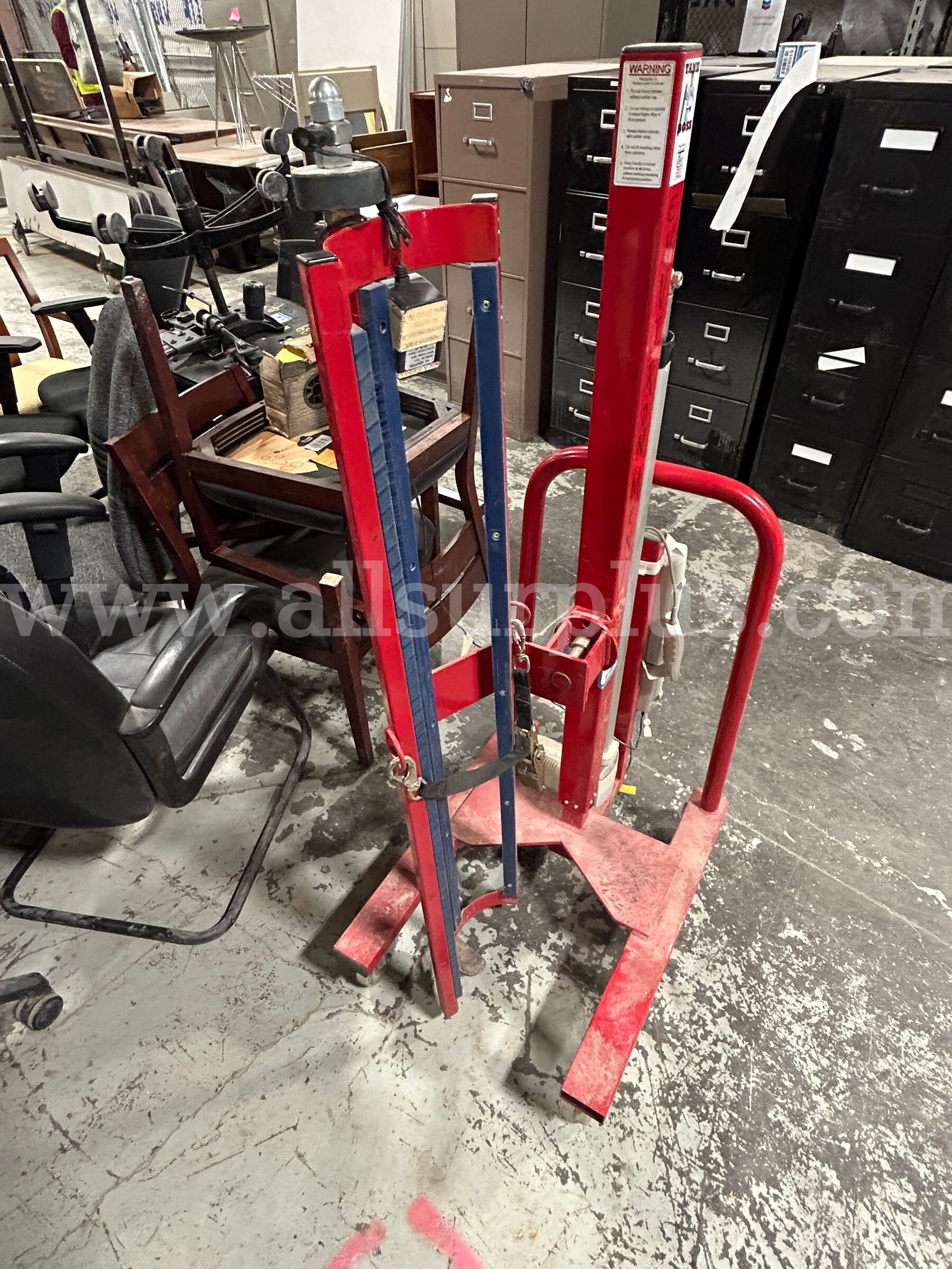 Tank Boss portable tank lifting/actuation system, Airgas automatic changeover module, Poly 300Gal Tank, Qty1 LOT  300Gal Government Surplus Auction - Photo #3