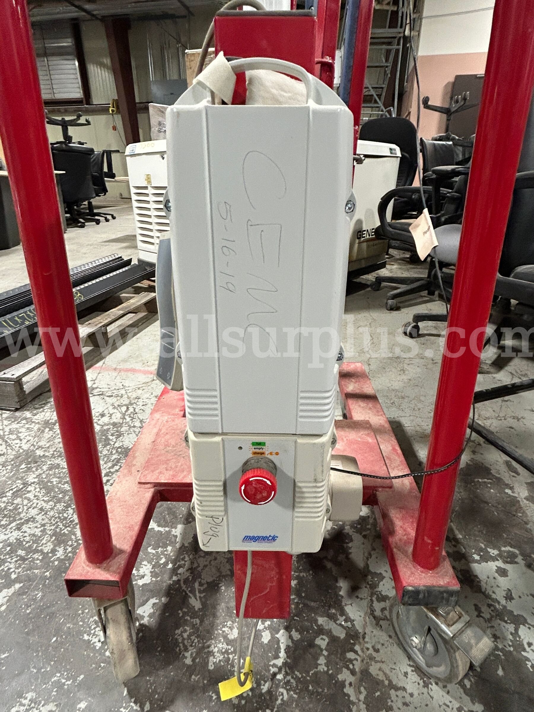 Tank Boss portable tank lifting/actuation system, Airgas automatic changeover module, Poly 300Gal Tank, Qty1 LOT  300Gal Government Surplus Auction - Photo #4