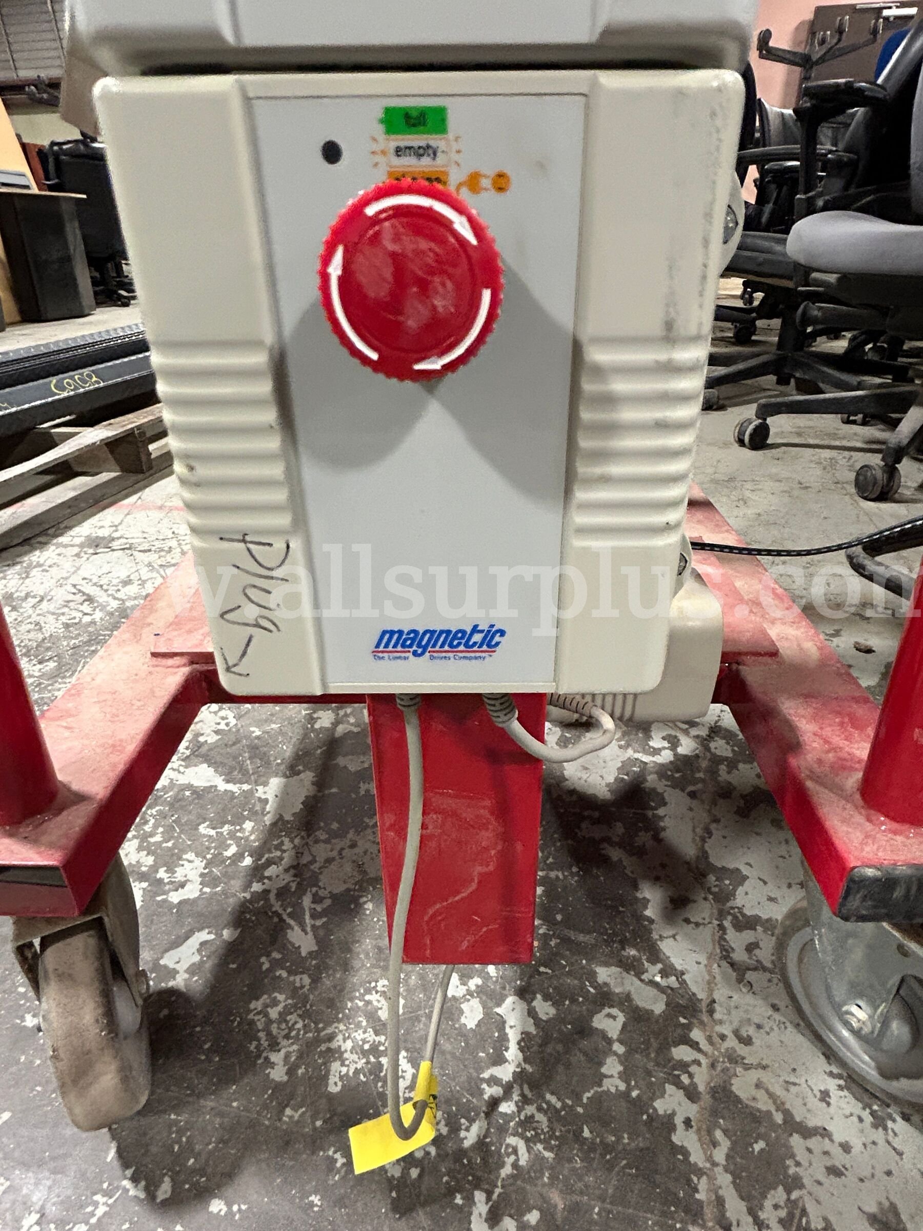 Tank Boss portable tank lifting/actuation system, Airgas automatic changeover module, Poly 300Gal Tank, Qty1 LOT  300Gal Government Surplus Auction - Photo #5