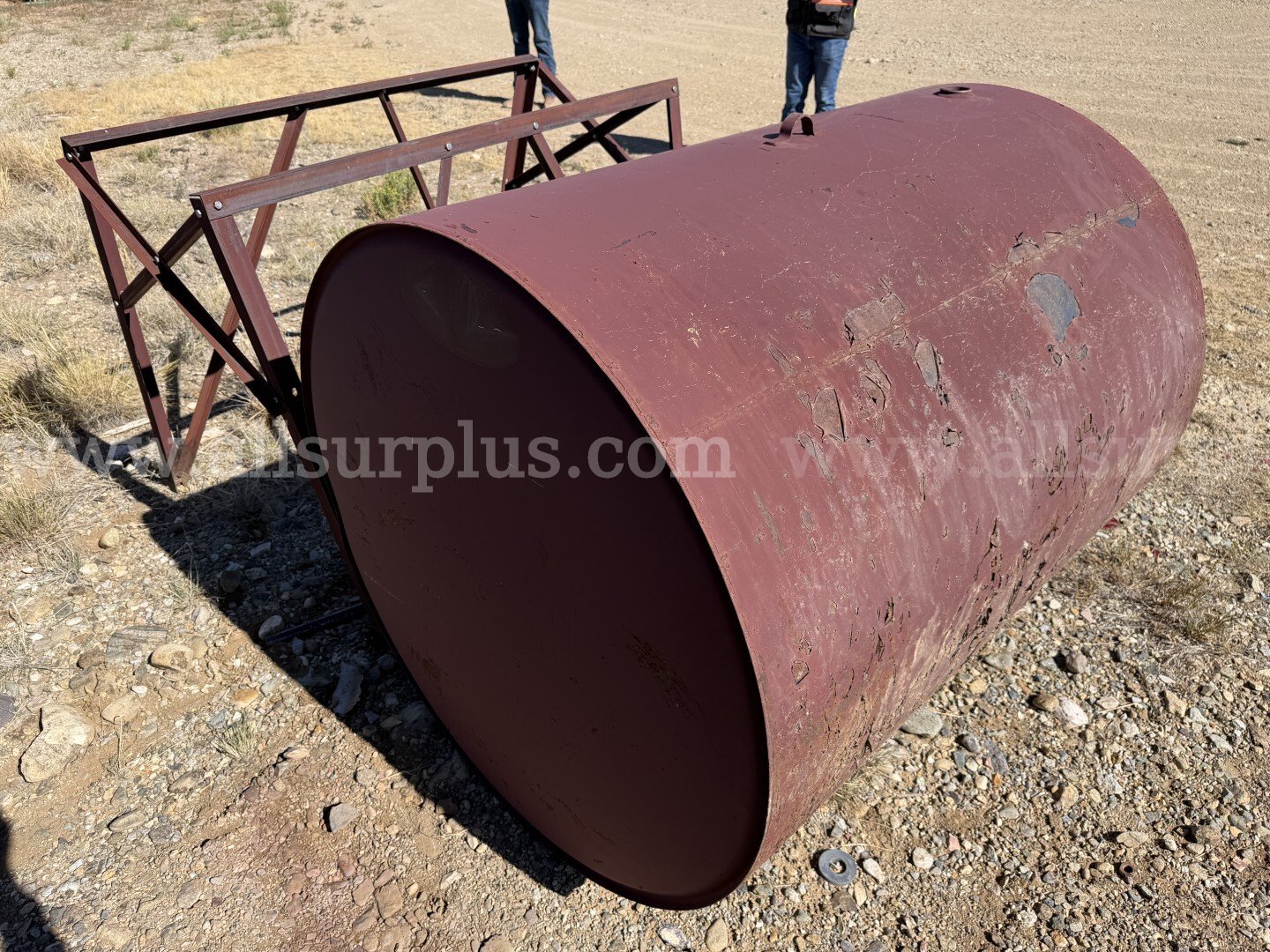 Fuel Tank, Propane Tank 250psi 250 Gal, Poly Water Tank, Precharged Water System Tanks qty2,Man,basket,Tool Box,sheds.  250psi Government Surplus Auction - Photo #4