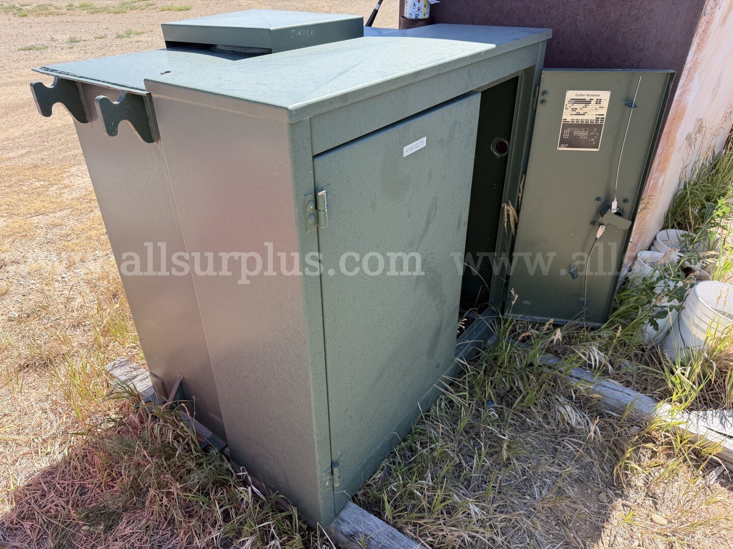 Pad Mount Transformer, 75KVA, 4160D HV 480Y/277 LV, Cutler Hammer, Qty 1 Cutler Hammer 4160D Government Surplus Auction - Photo #3