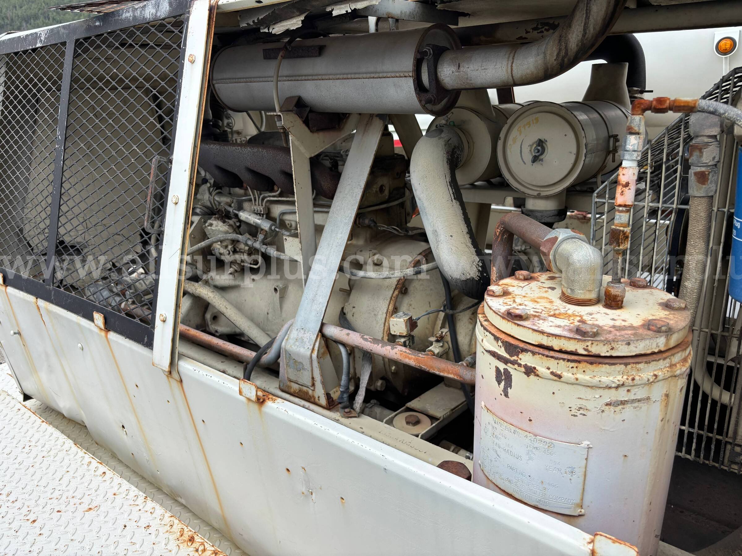Ingersoll-Rand 185 CFM Towable Diesel Air Compressor, Tandem-Axle Ingersoll-Rand 185 Government Surplus Auction - Photo #4