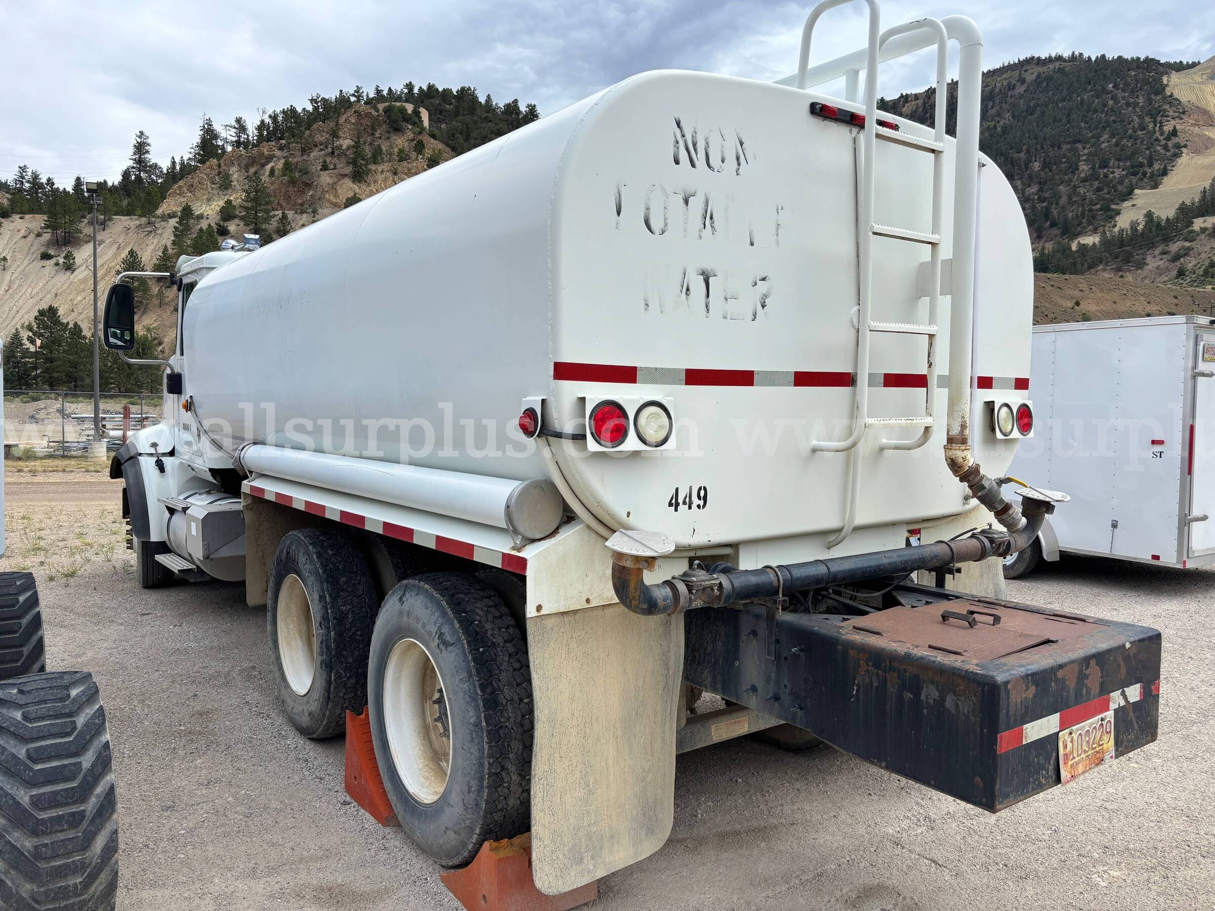 2013 International PayStar Tandem-Axle Water Truck International PayStar Government Surplus Auction - Photo #3