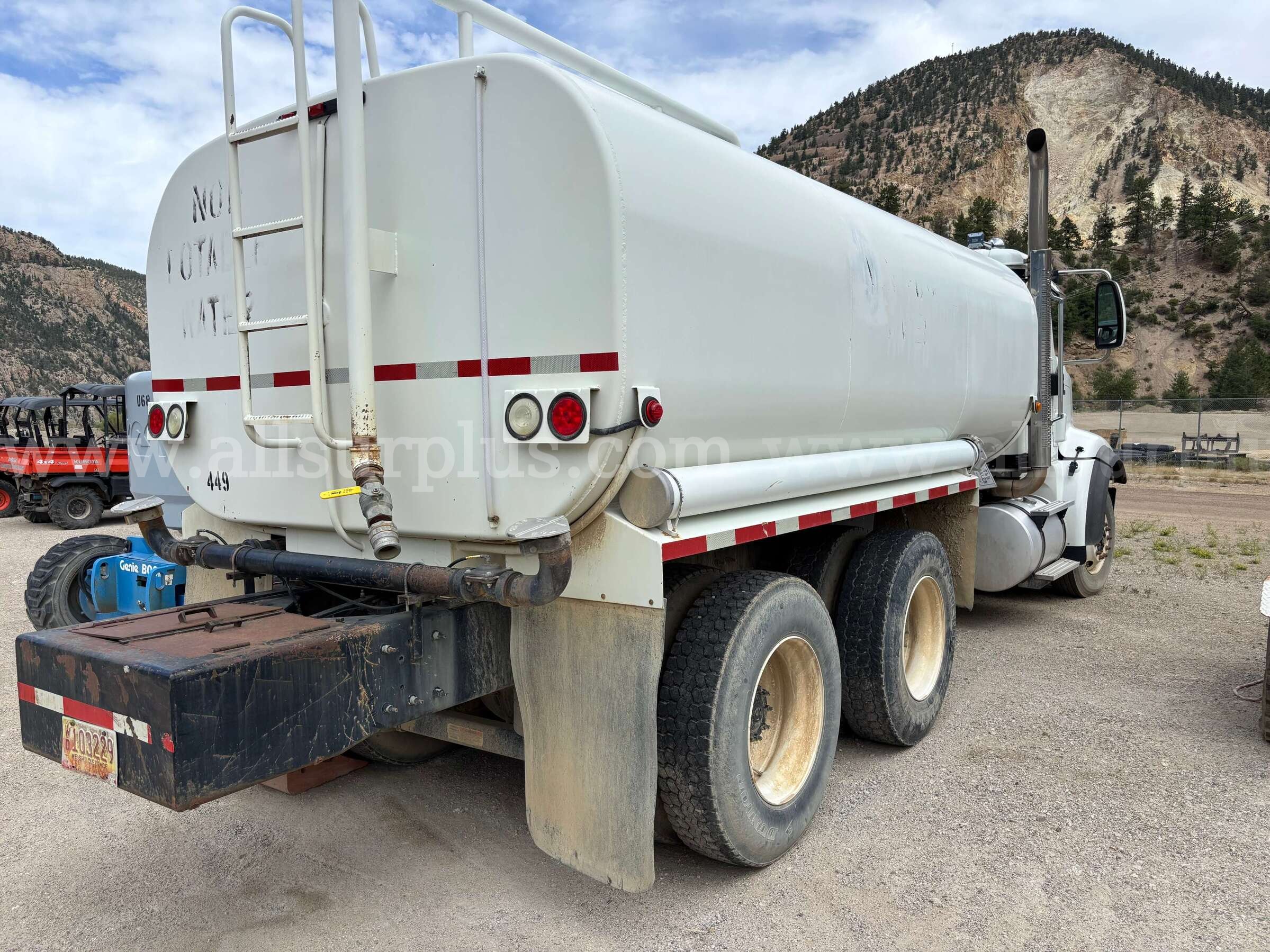 2013 International PayStar Tandem-Axle Water Truck International PayStar Government Surplus Auction - Photo #4
