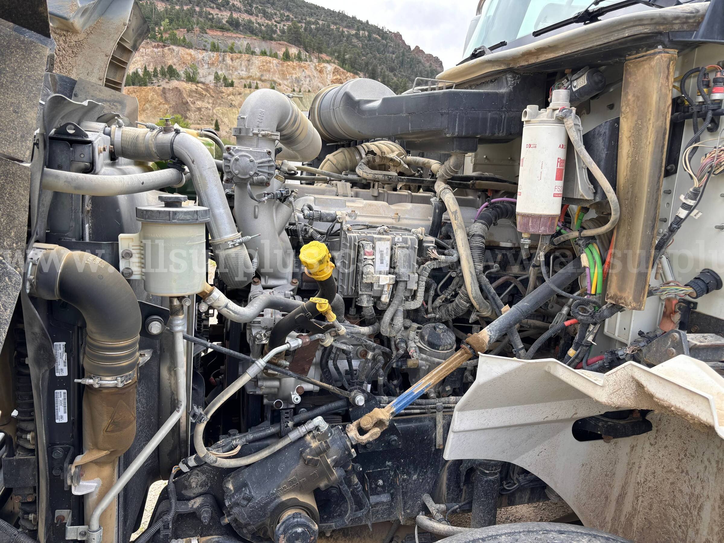 2013 International PayStar Tandem-Axle Water Truck International PayStar Government Surplus Auction - Photo #5