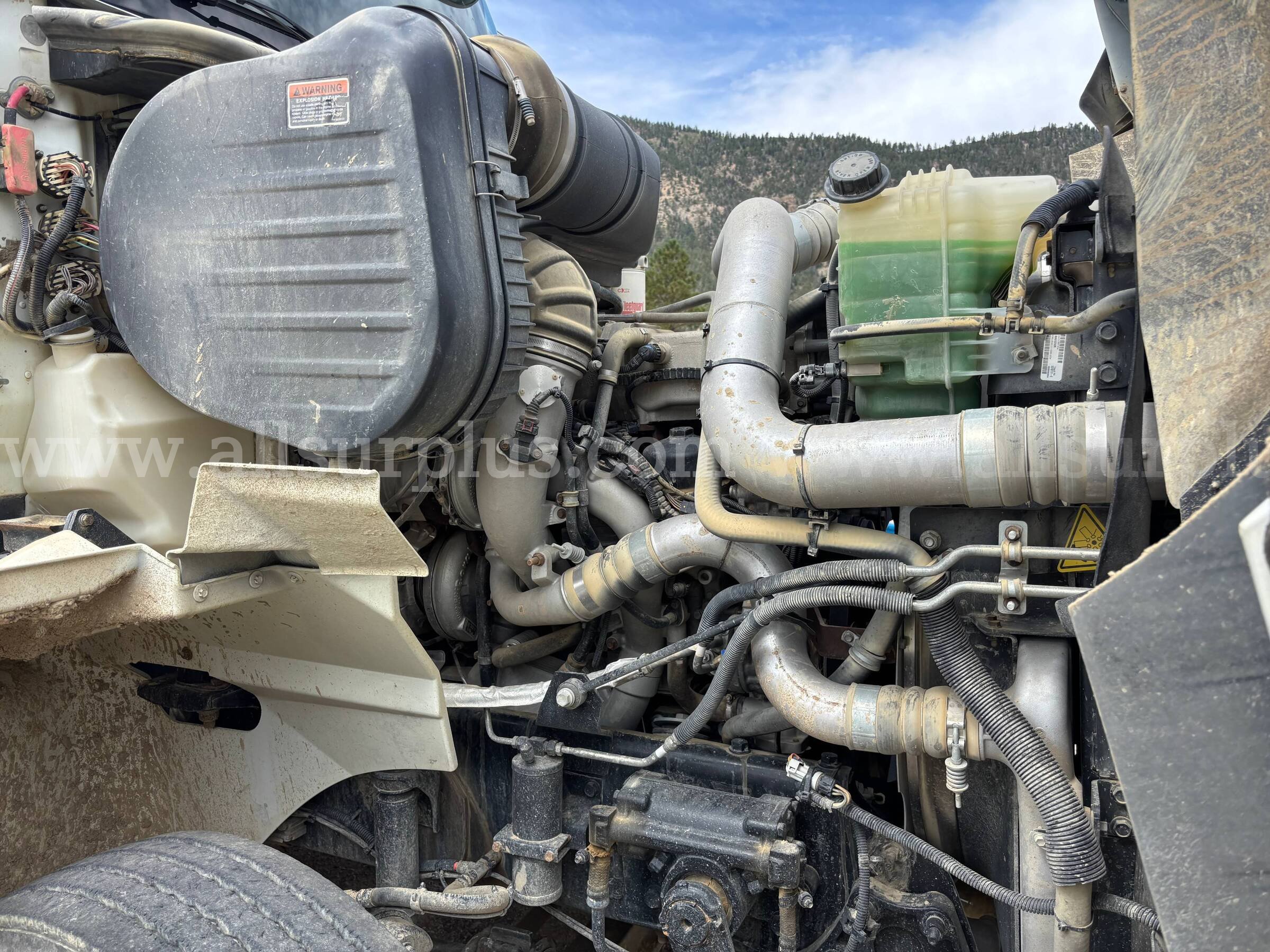 2013 International PayStar Tandem-Axle Water Truck International PayStar Government Surplus Auction - Photo #6