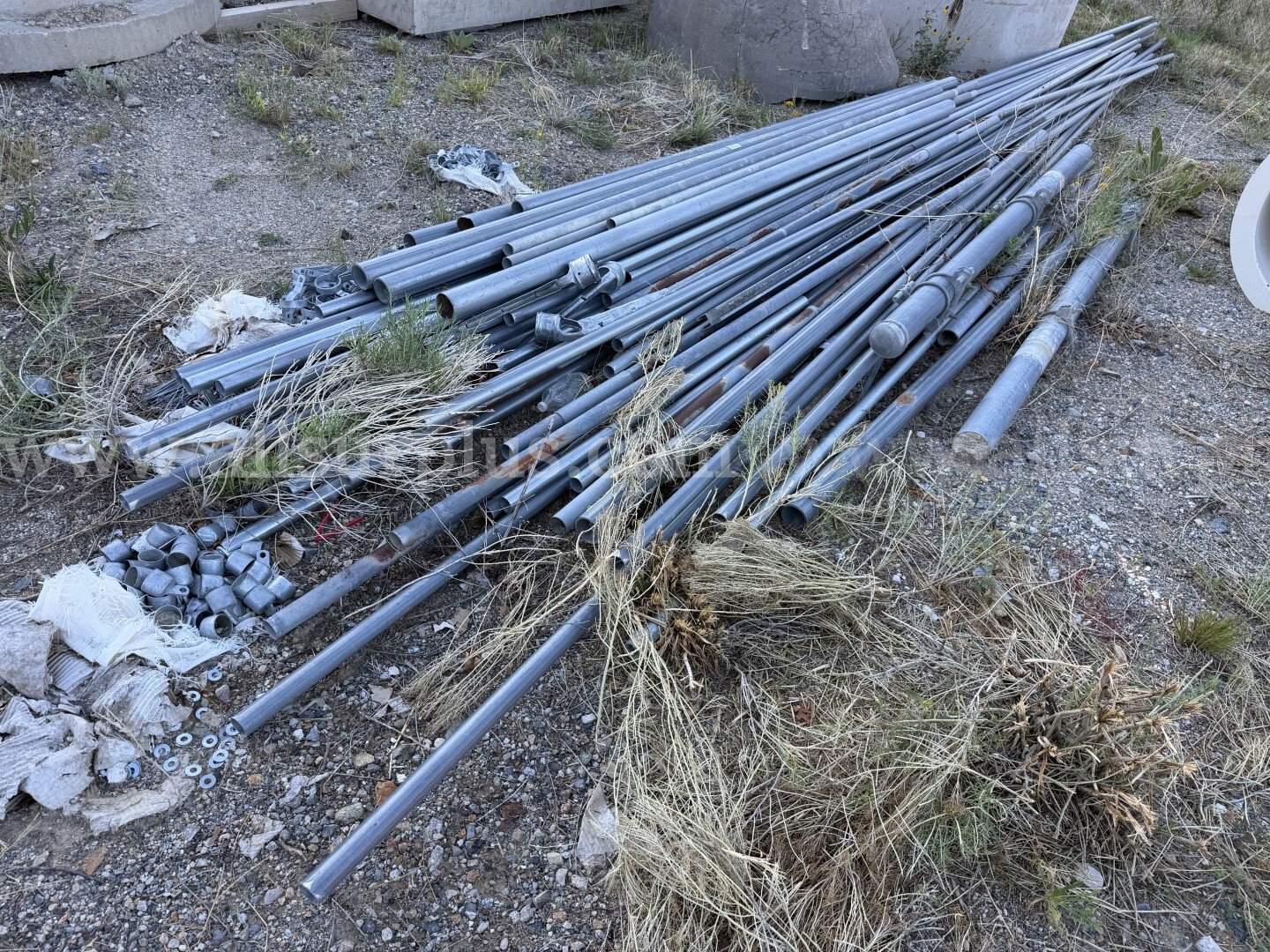Chain Link Fence Bundles, Poles and Panels, Galvanized and Aluminum Material ~75pcs, Qty 1 Lot   Government Surplus Auction - Photo #2
