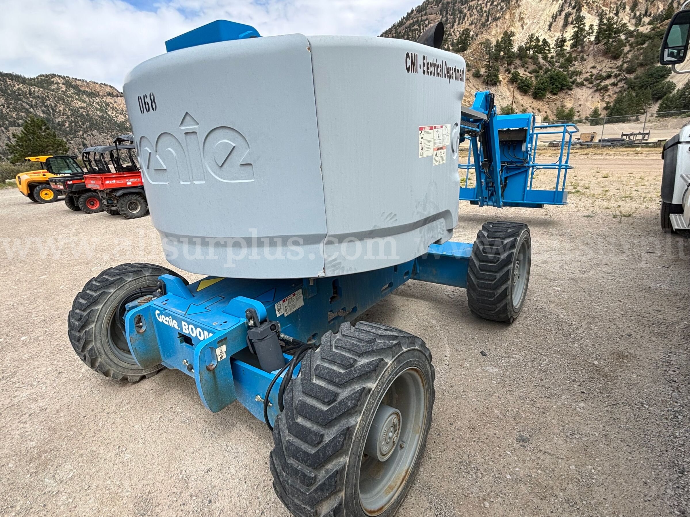 Genie Z-45/25J RT, diesel articulated boom lift Genie Z-45/25J RT Government Surplus Auction - Photo #2