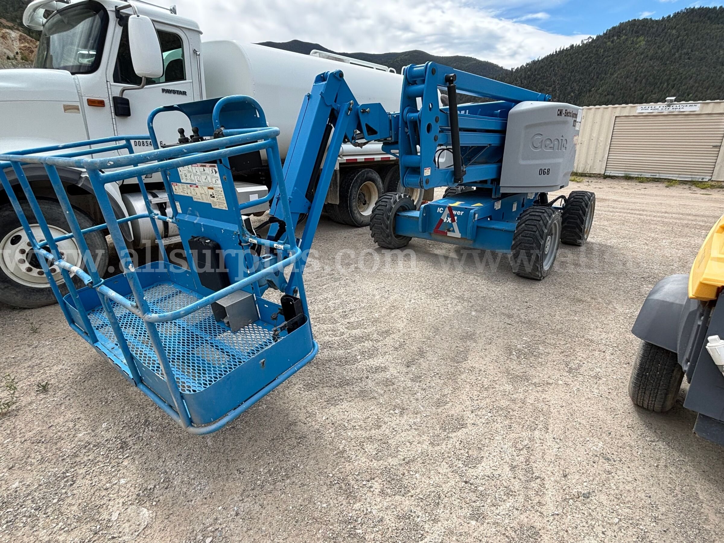 Genie Z-45/25J RT, diesel articulated boom lift Genie Z-45/25J RT Government Surplus Auction - Photo #3