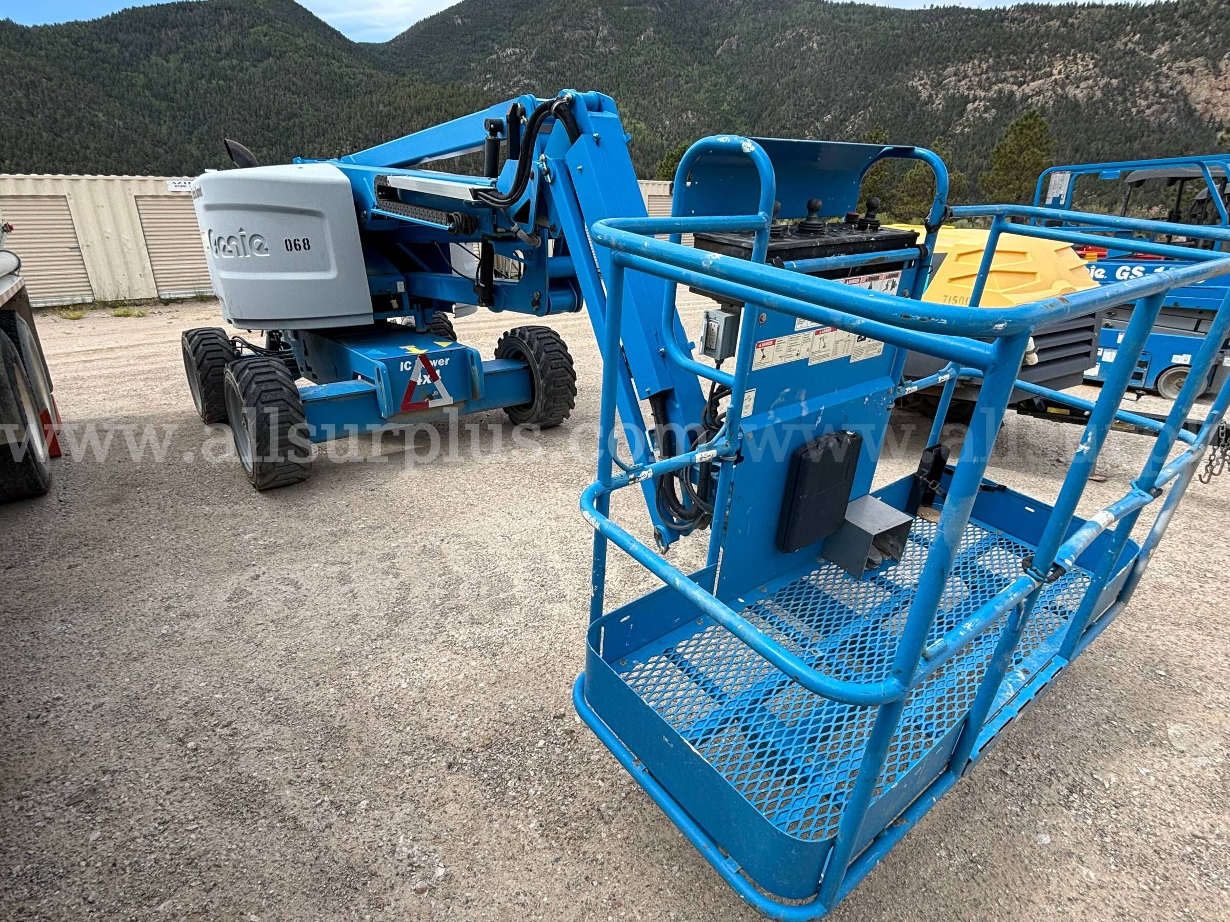 Genie Z-45/25J RT, diesel articulated boom lift Genie Z-45/25J RT Government Surplus Auction - Photo #6