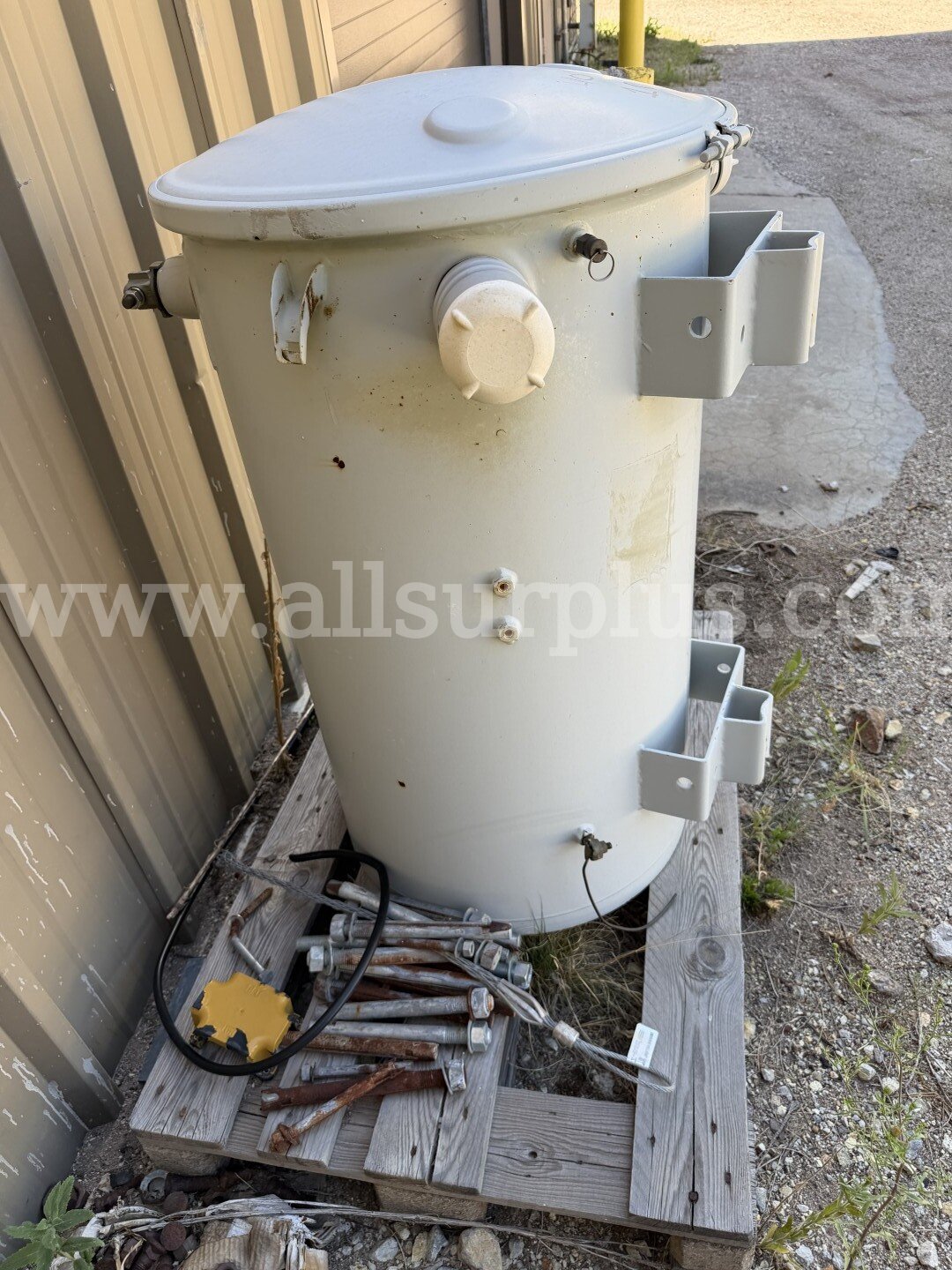 Transformers, Dry Type Pad Mount and Oil Filled Pole Mount, 75kVA and 150kVA, Qty 2.  150kVA Government Surplus Auction - Photo #6