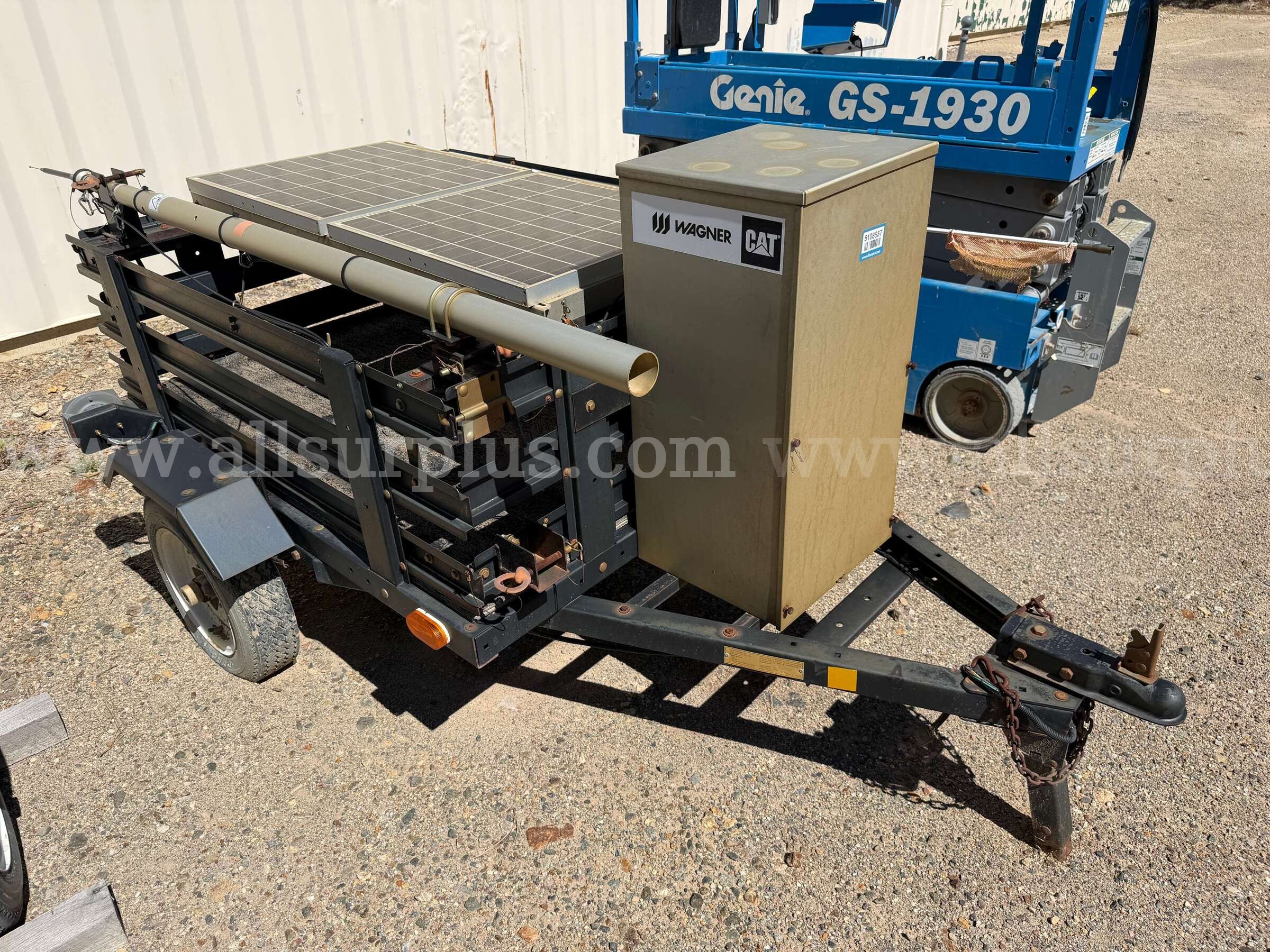 Long Chih LCI-745TC Solar Communications Repeater Trailer Long Chih 745TC Government Surplus Auction - Primary Photo