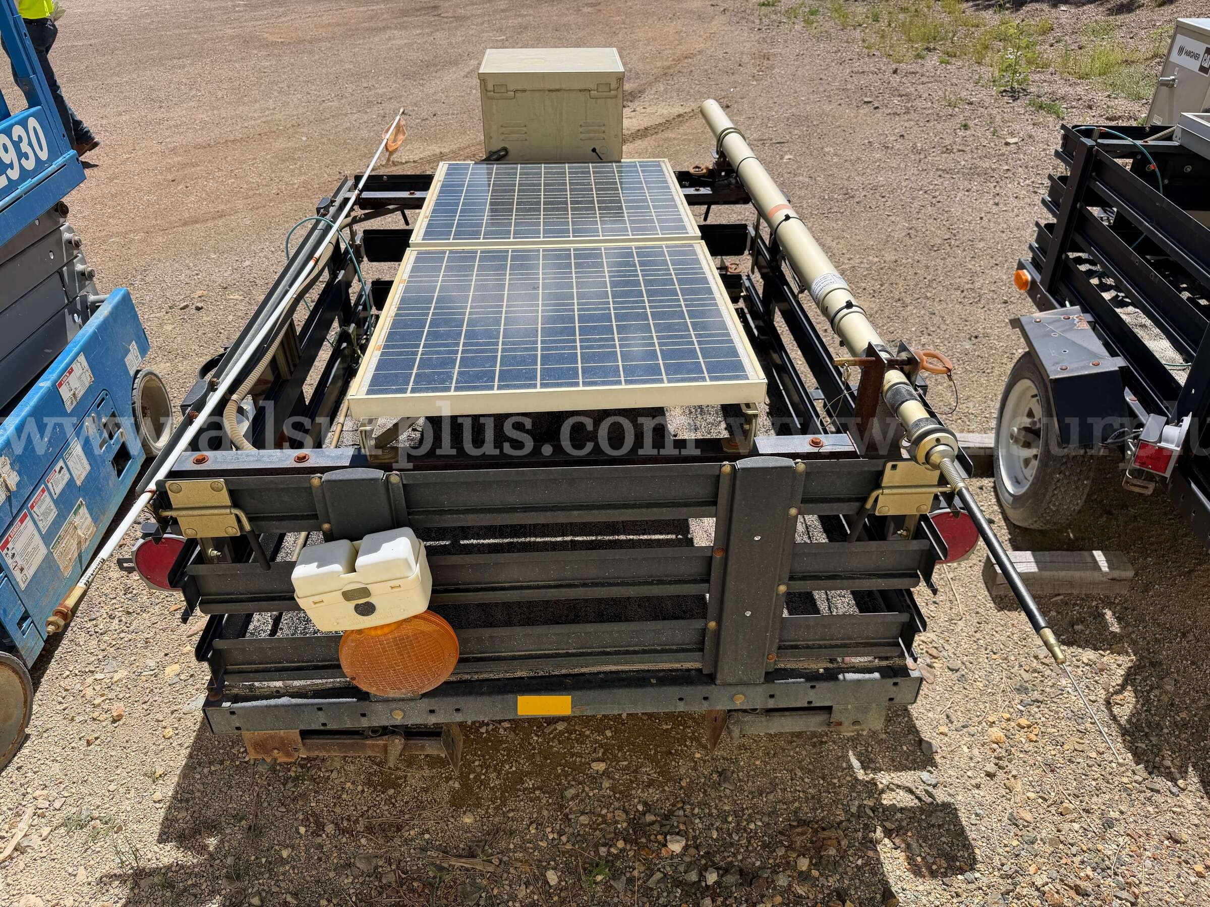 Long Chih LCI-745TC Solar Communications Repeater Trailer Long Chih 745TC Government Surplus Auction - Photo #4