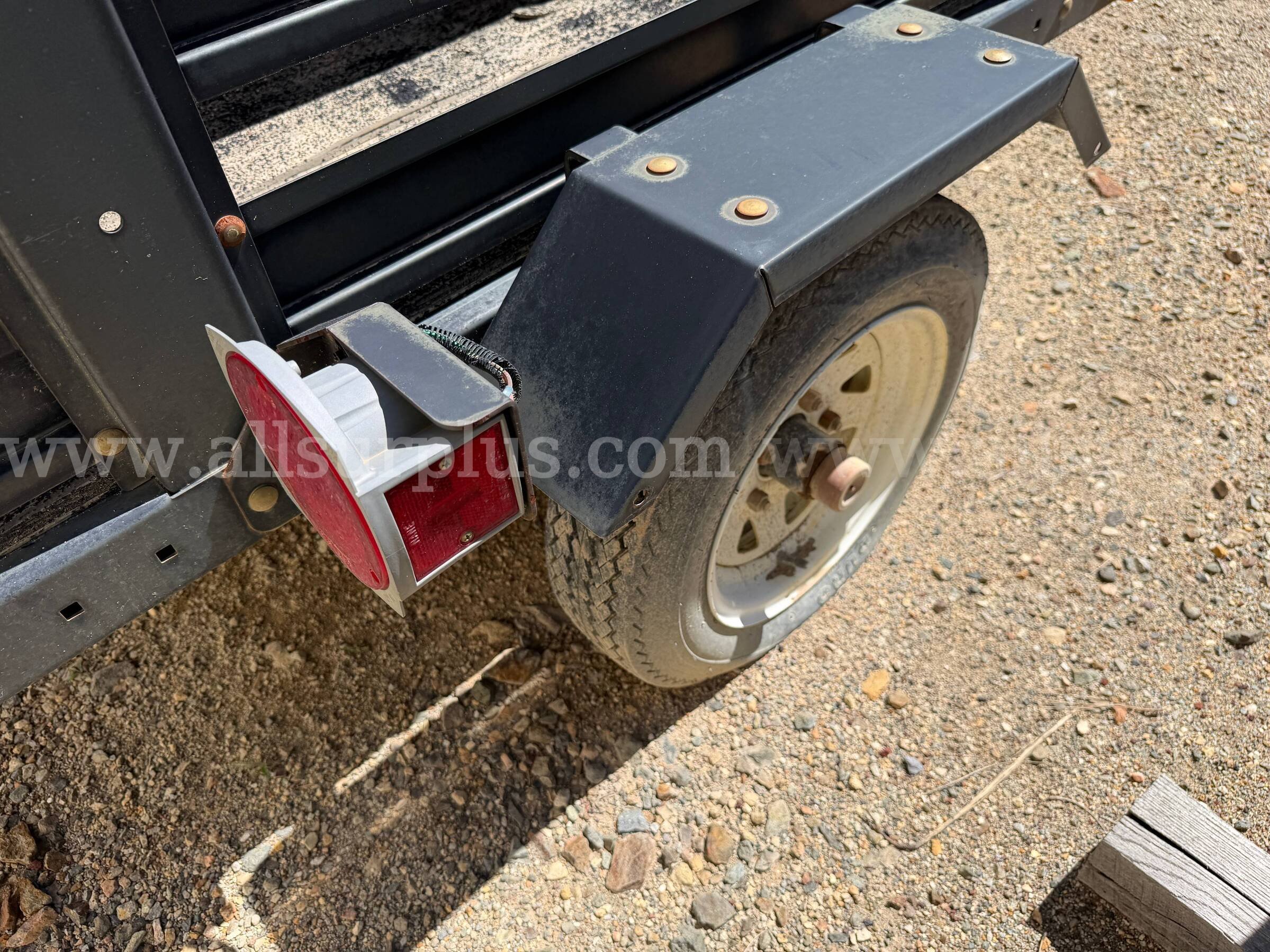 Long Chih LCI-745TC Solar Communications Repeater Trailer Long Chih 745TC Government Surplus Auction - Photo #6