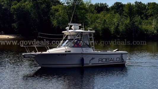 1997 Robalo Robalo 2140 Walkaround Government Surplus Auction - Primary Photo