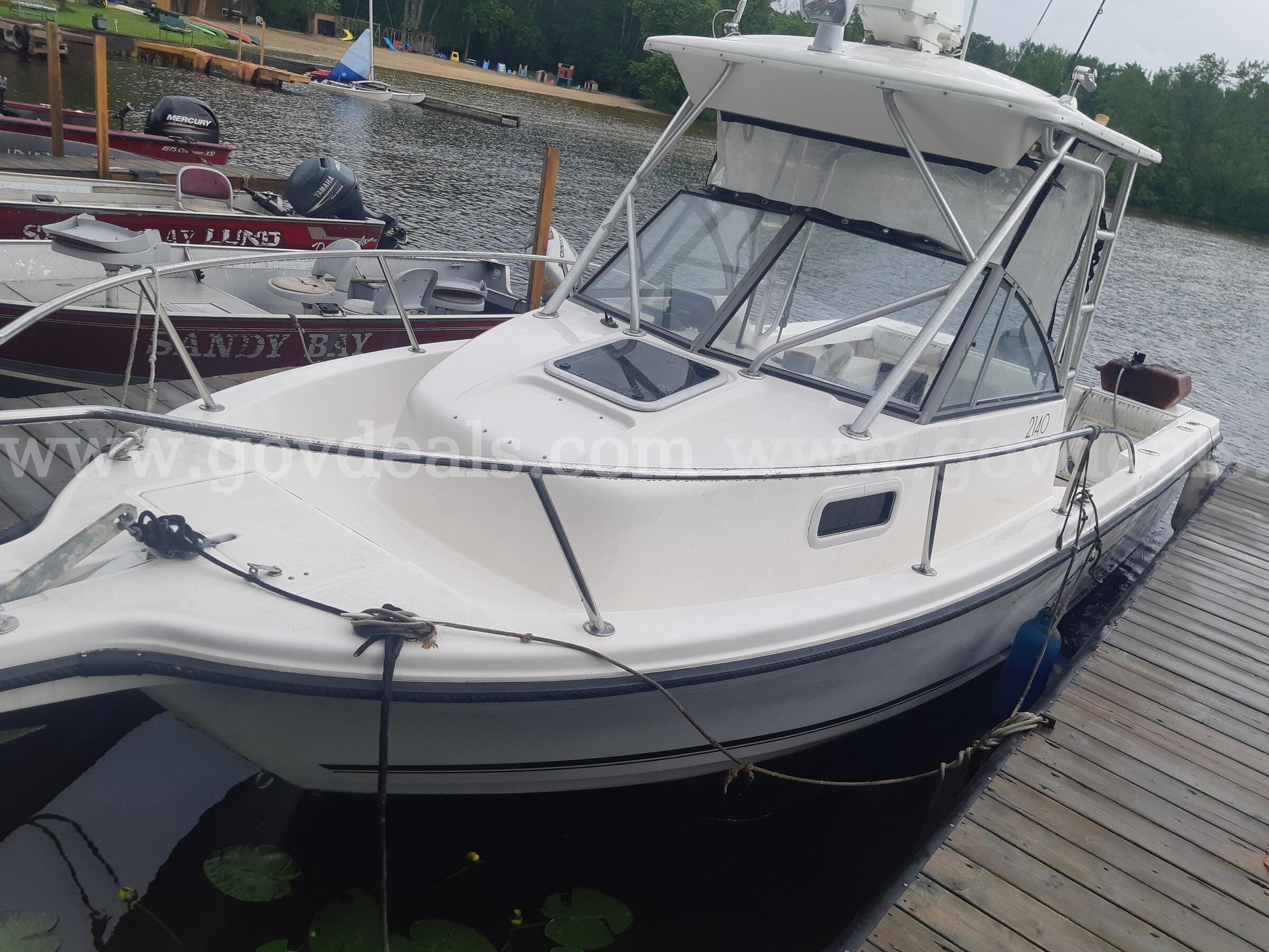 1997 Robalo Robalo 2140 Walkaround Government Surplus Auction - Photo #2