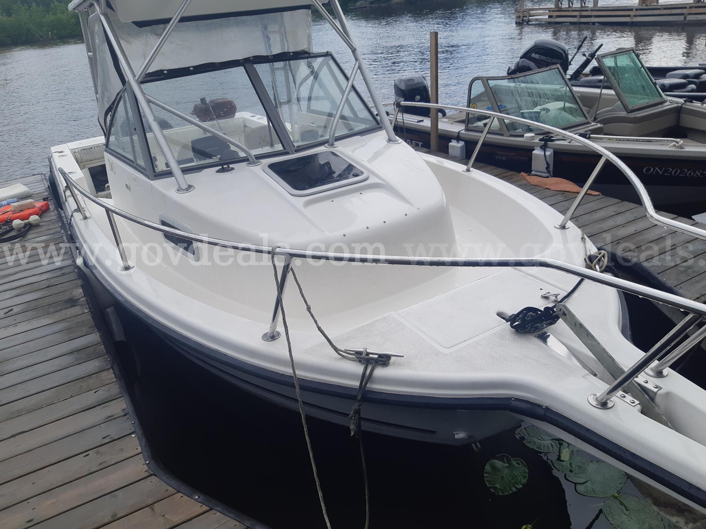 1997 Robalo Robalo 2140 Walkaround Government Surplus Auction - Photo #3