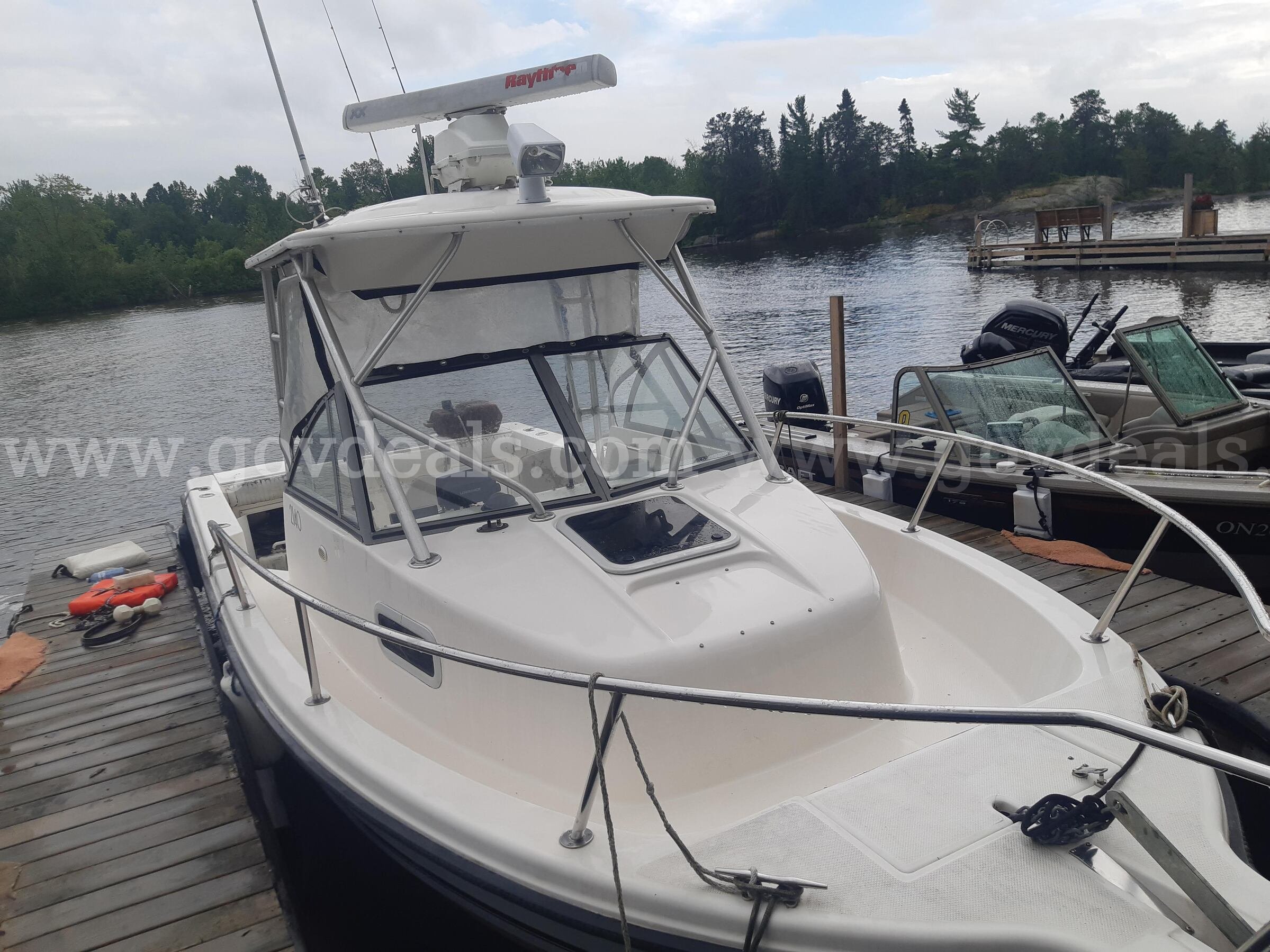 1997 Robalo Robalo 2140 Walkaround Government Surplus Auction - Photo #4