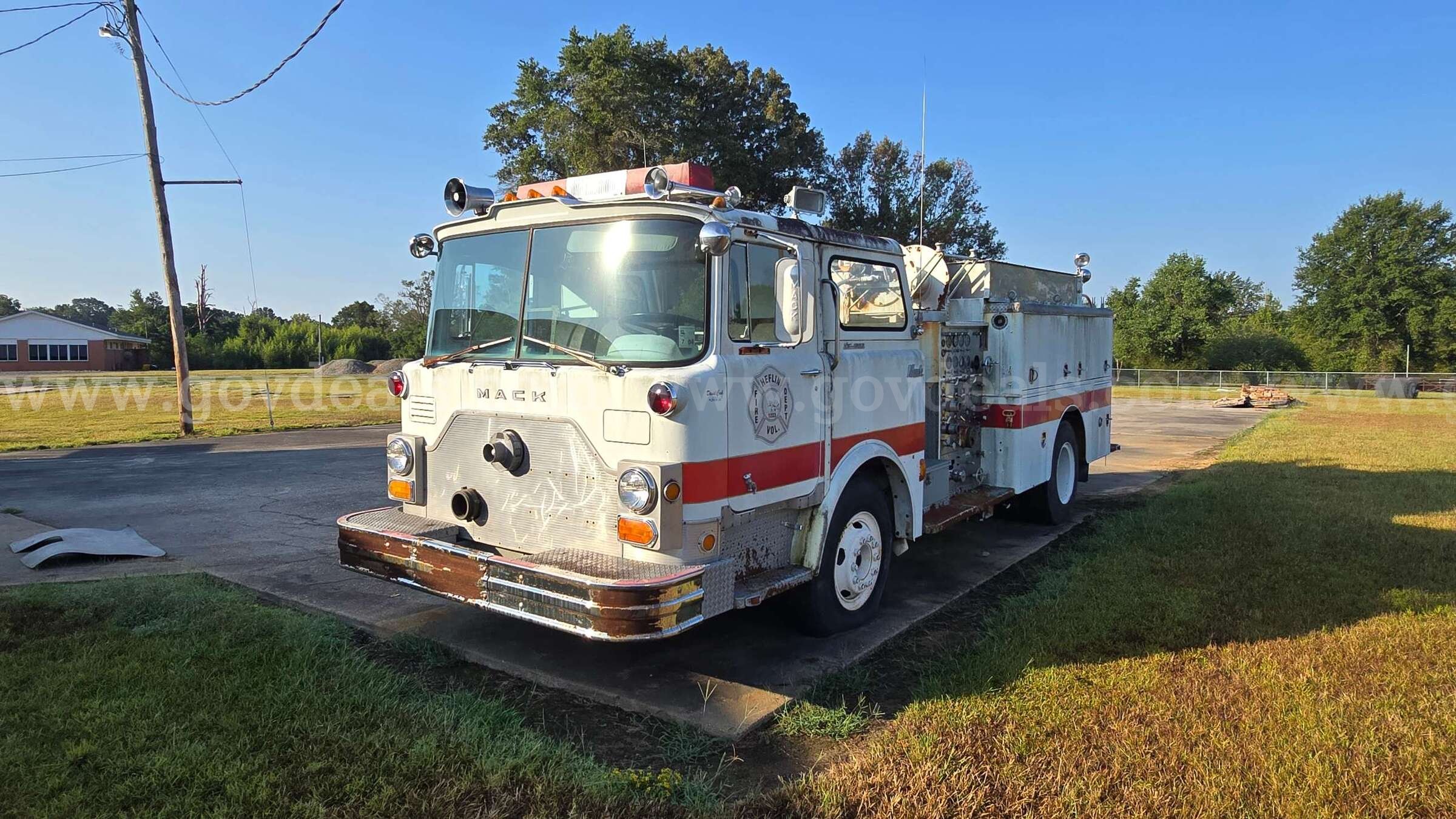 1970 Mack CF611F Fire Truck Mack Trucks, Inc. CF611F Government Surplus Auction - Photo #3