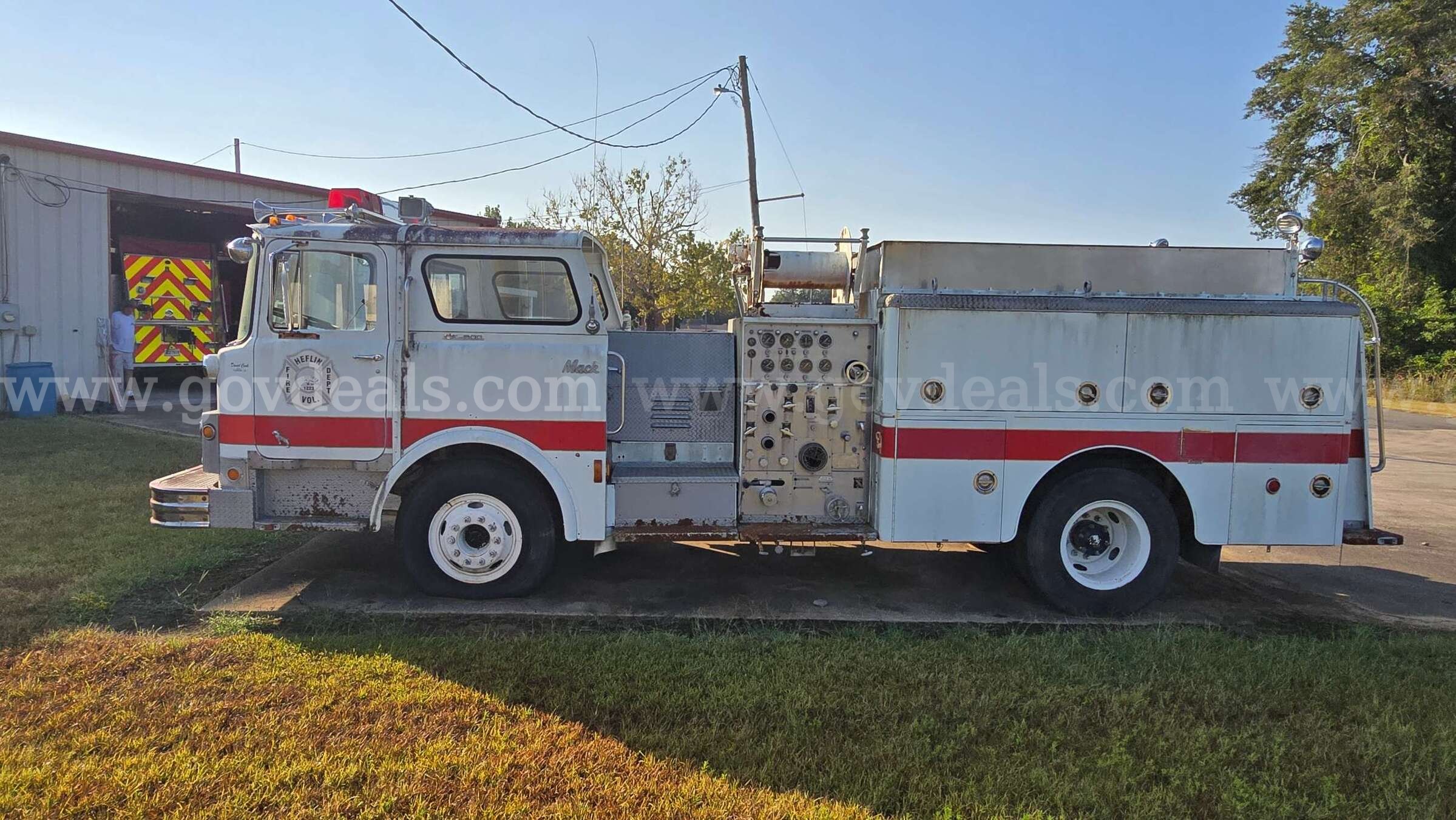 1970 Mack CF611F Fire Truck Mack Trucks, Inc. CF611F Government Surplus Auction - Photo #4
