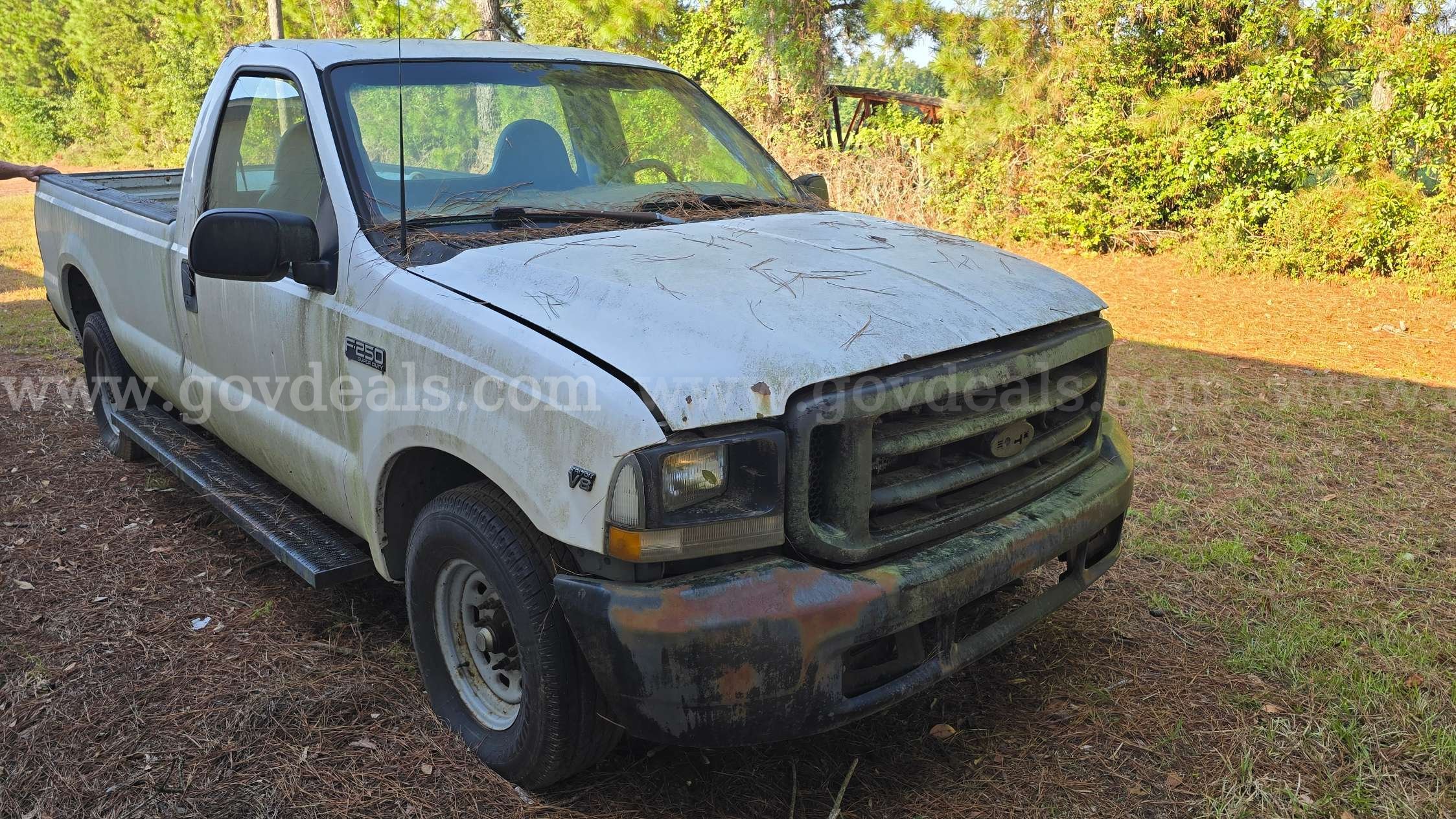 2002 Ford F-250 Super Duty Regular Cab Pickup Ford F-250 Government Surplus Auction - Photo #2