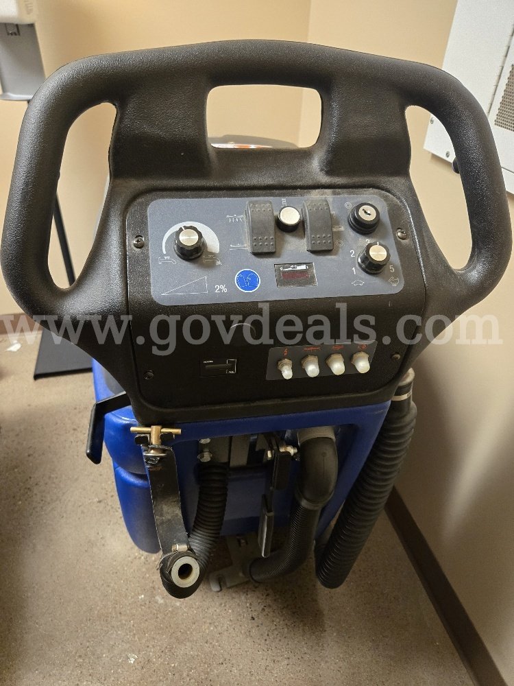 Windsor Saber SC20T floor machine
