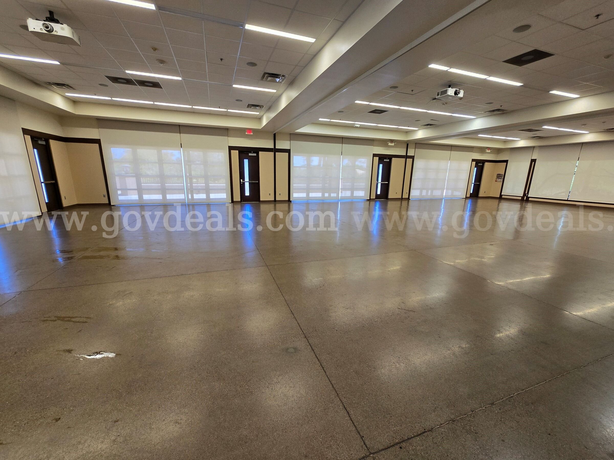 Windsor Saber SC20T floor machine Windsor Saber SC20T Government Surplus Auction - Photo #4