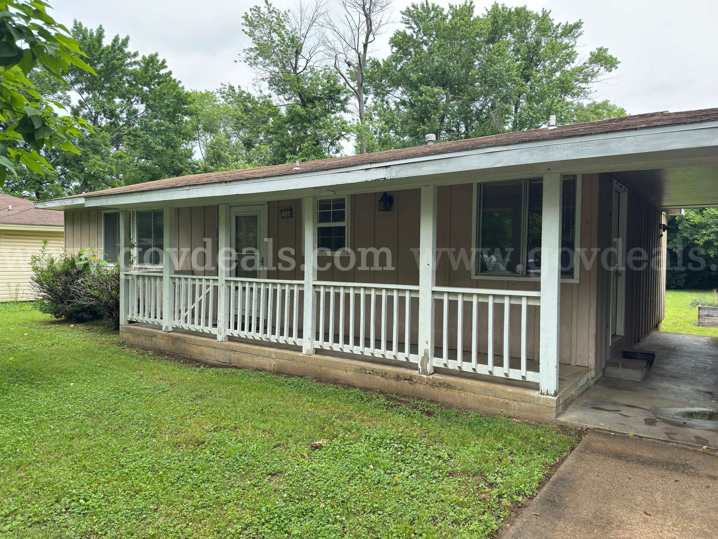 Residential Home for Removal and Cleanup or Demolishment (No Land)   Government Surplus Auction - Primary Photo