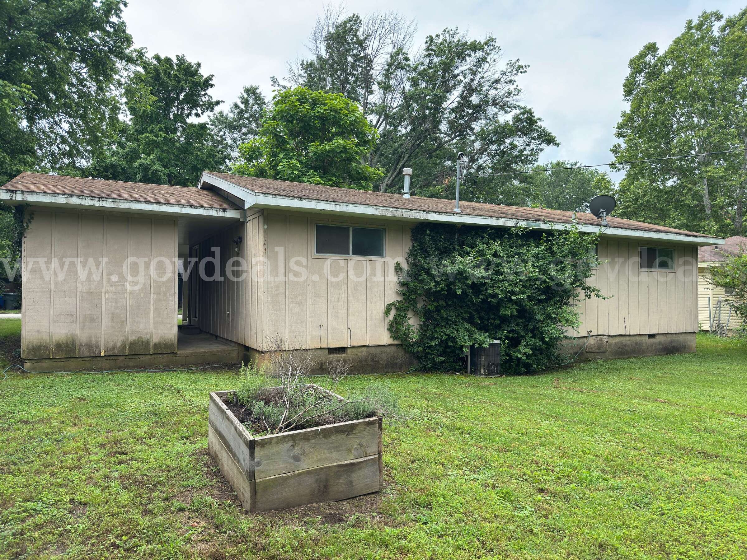 Residential Home for Removal and Cleanup or Demolishment (No Land)   Government Surplus Auction - Photo #3