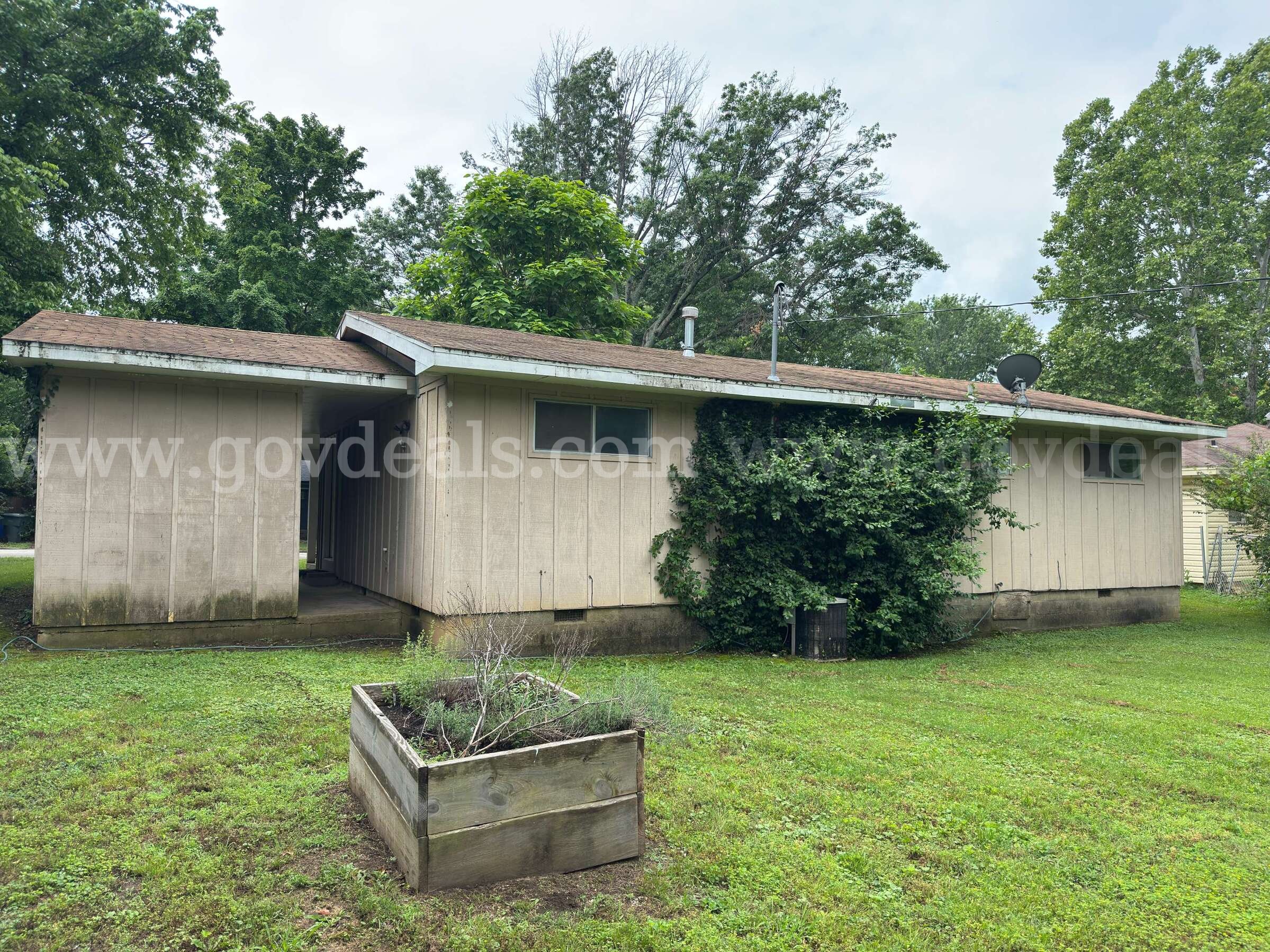 Residential Home for Removal and Cleanup or Demolishment (No Land)   Government Surplus Auction - Photo #4