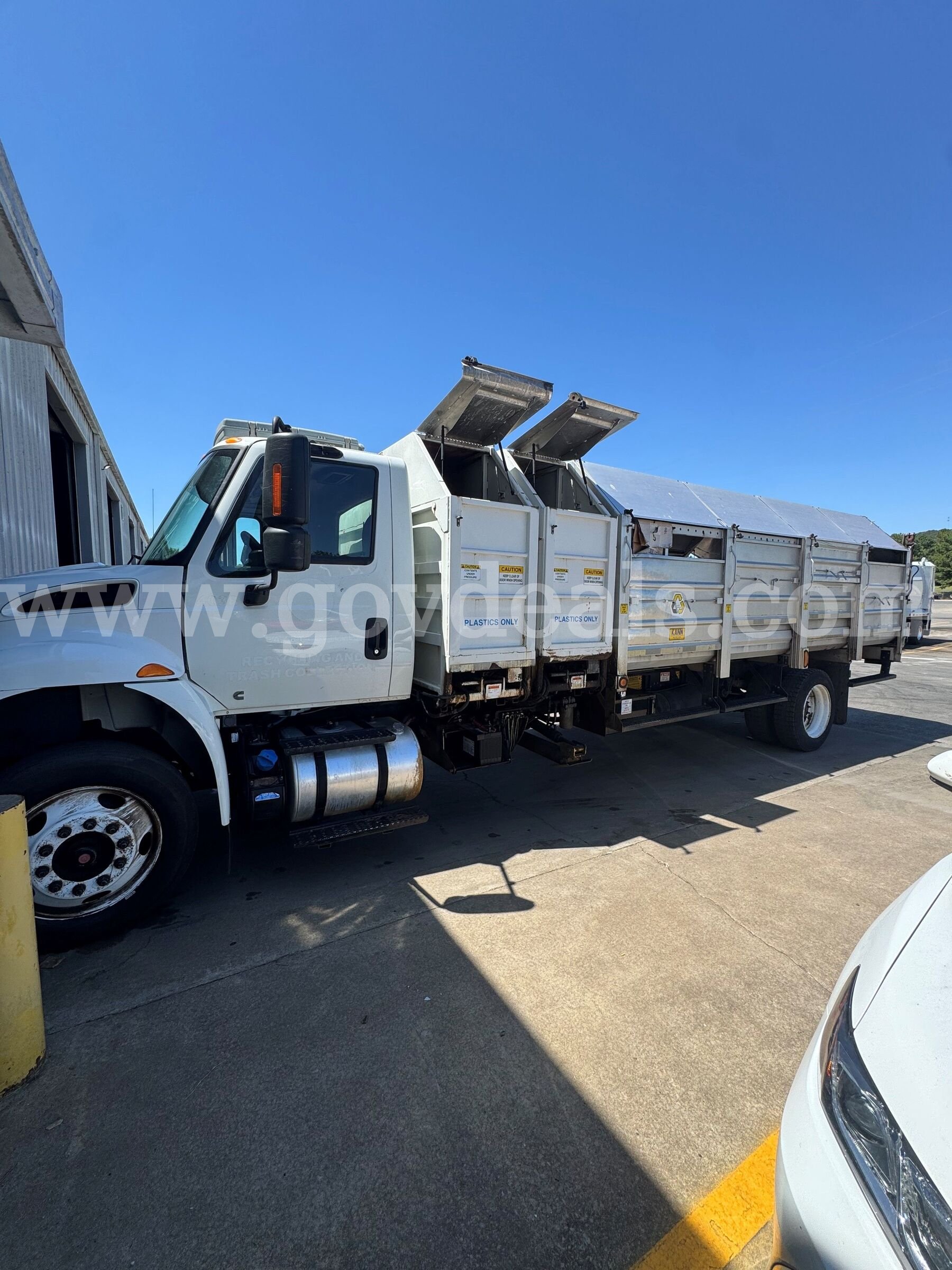 2019 International 7300 SFA #4038 International 7300 Government Surplus Auction - Photo #2