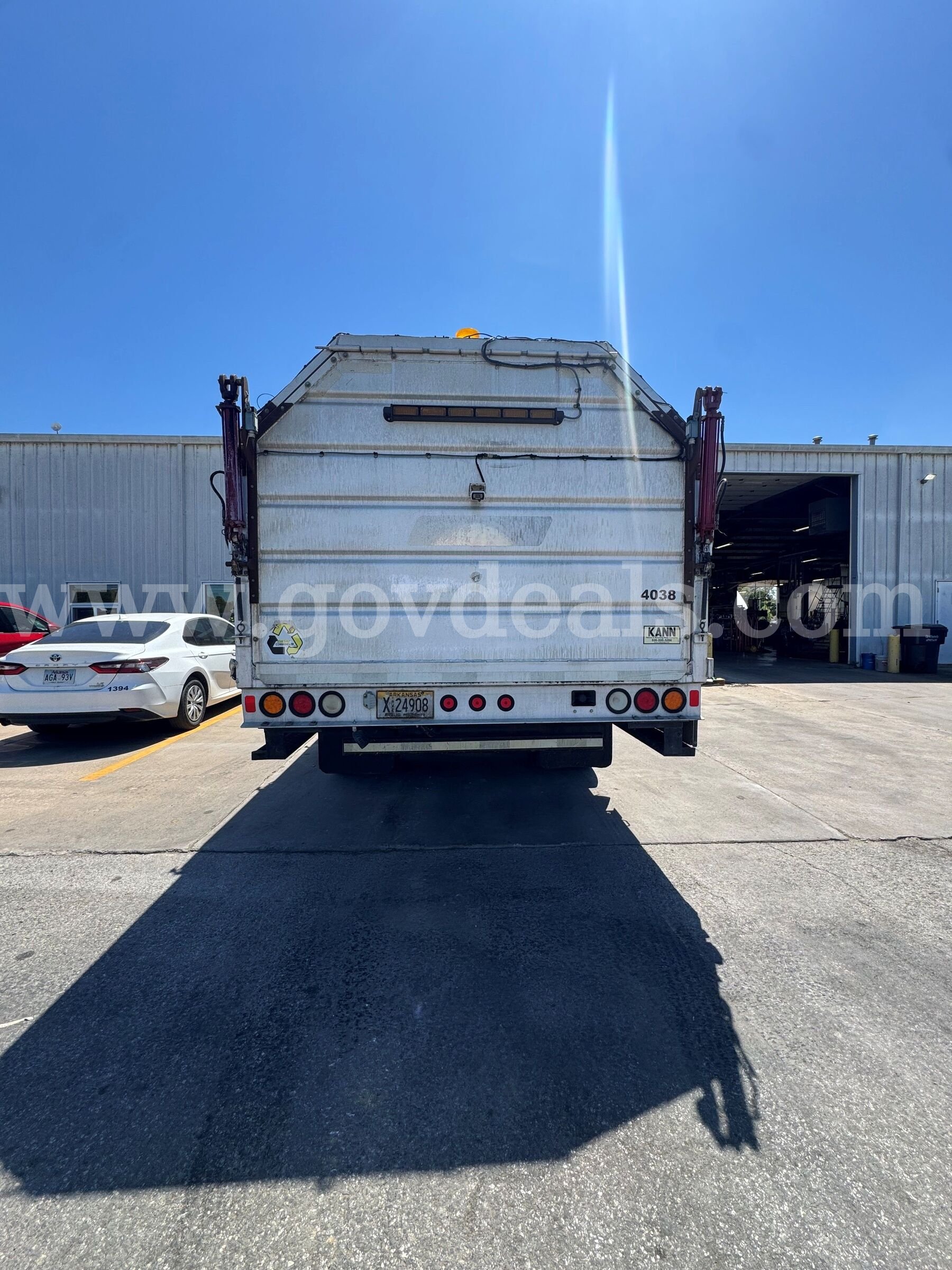 2019 International 7300 SFA #4038 International 7300 Government Surplus Auction - Photo #4