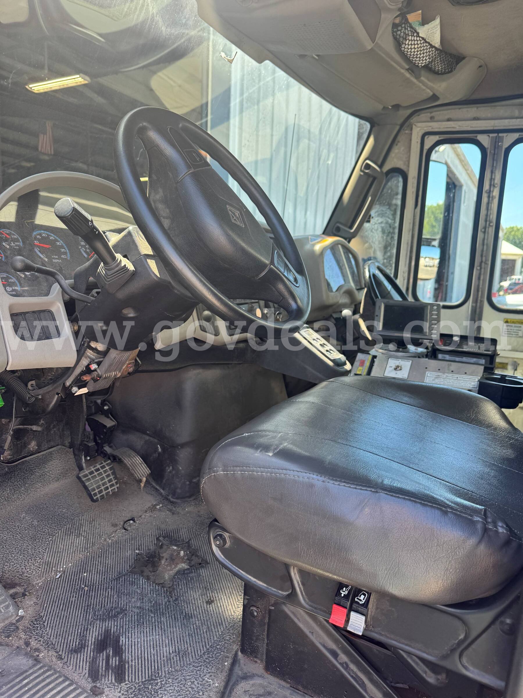 2019 International 7300 SFA #4038 International 7300 Government Surplus Auction - Photo #6