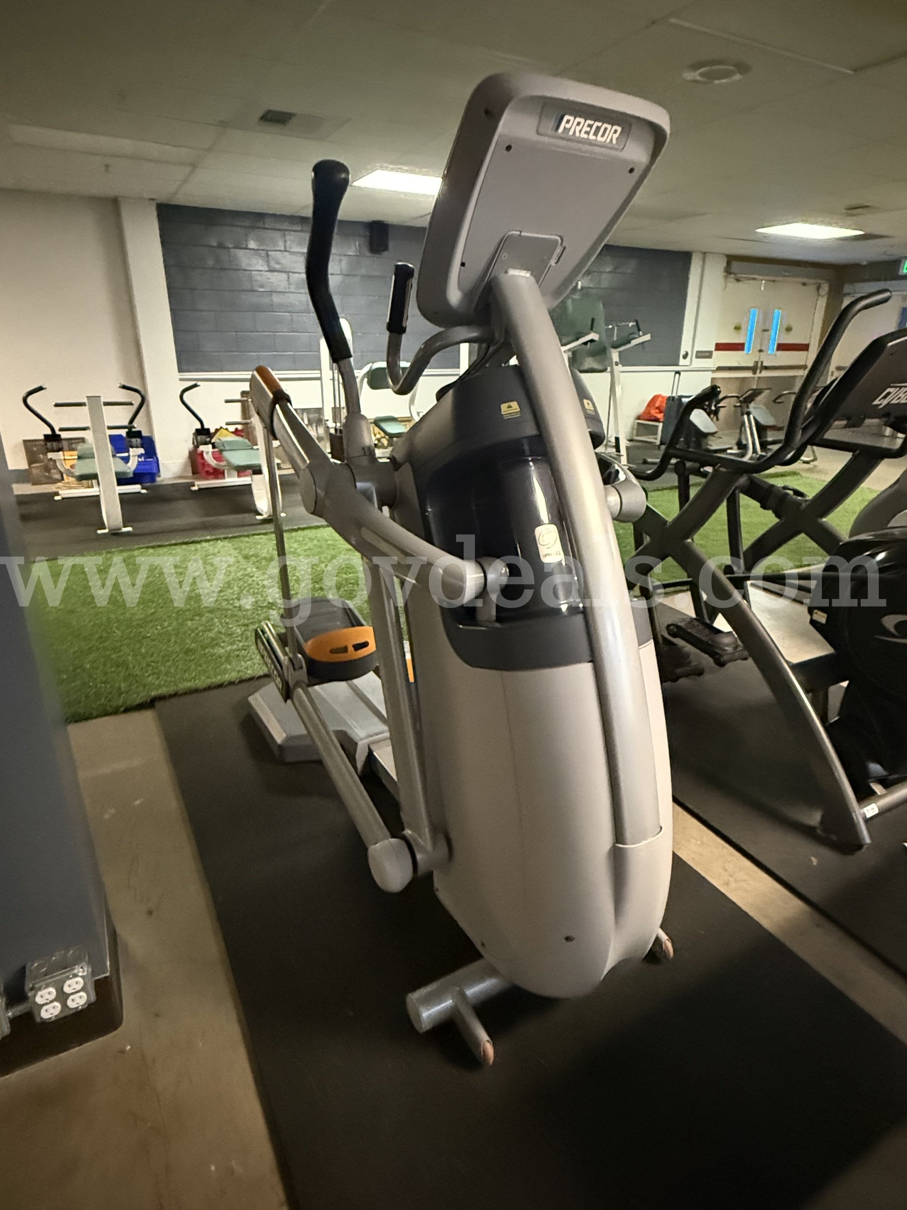Precor 835 AMT W/P30 Console Precor 835 Government Surplus Auction - Photo #3