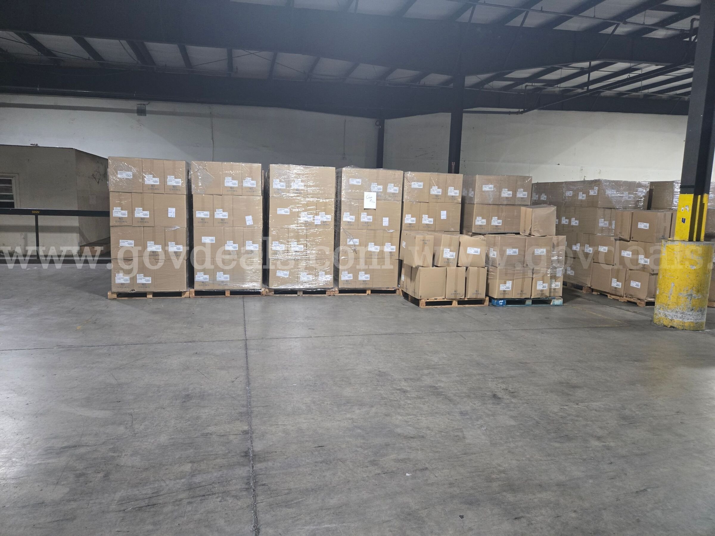 Bulk Lot of Disposable Protective Coveralls Enayah E23003 Government Surplus Auction - Photo #4