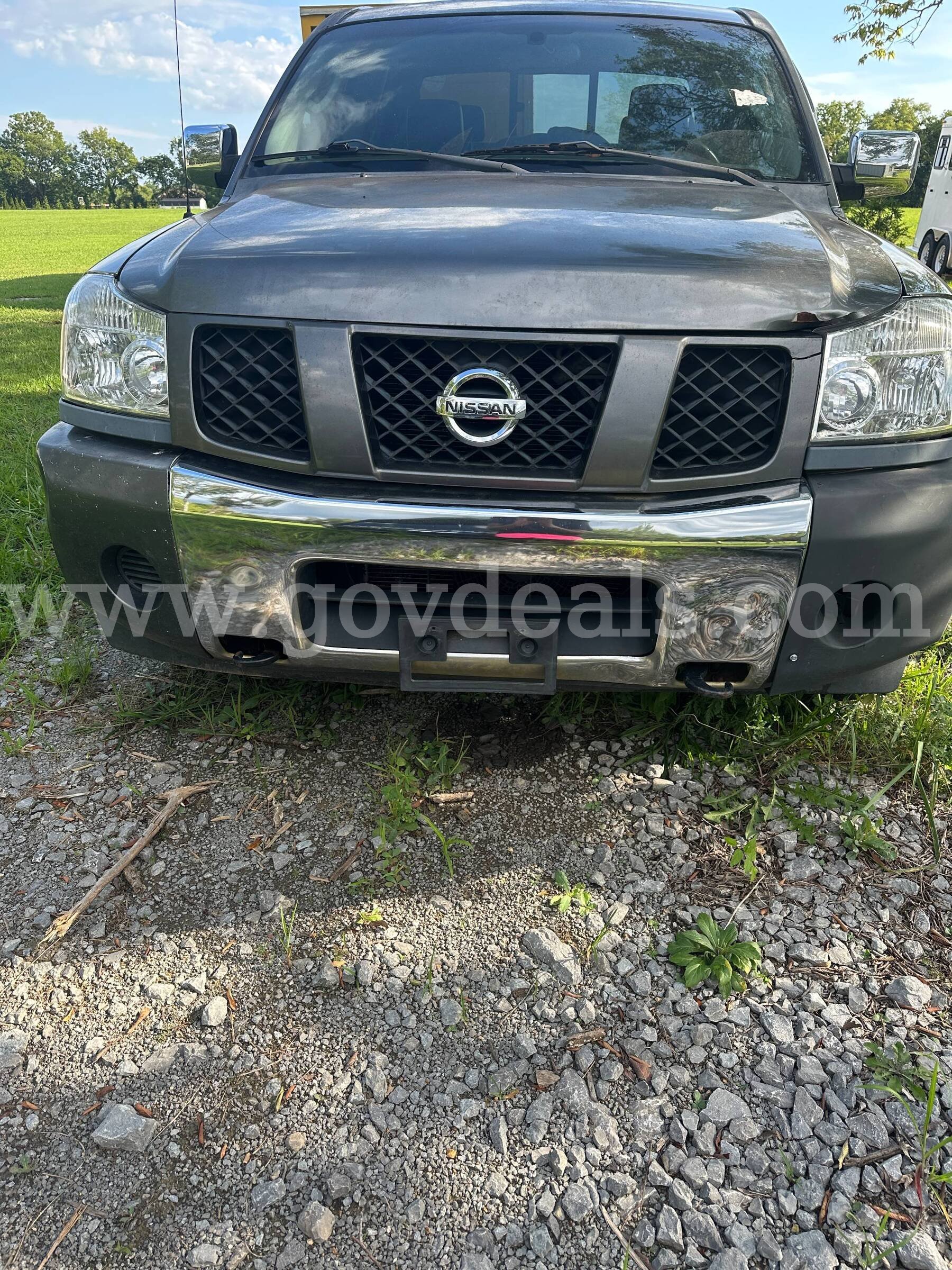 2004 Nissan Titan XE Crew Cab 4WD Nissan Titan Government Surplus Auction - Photo #3