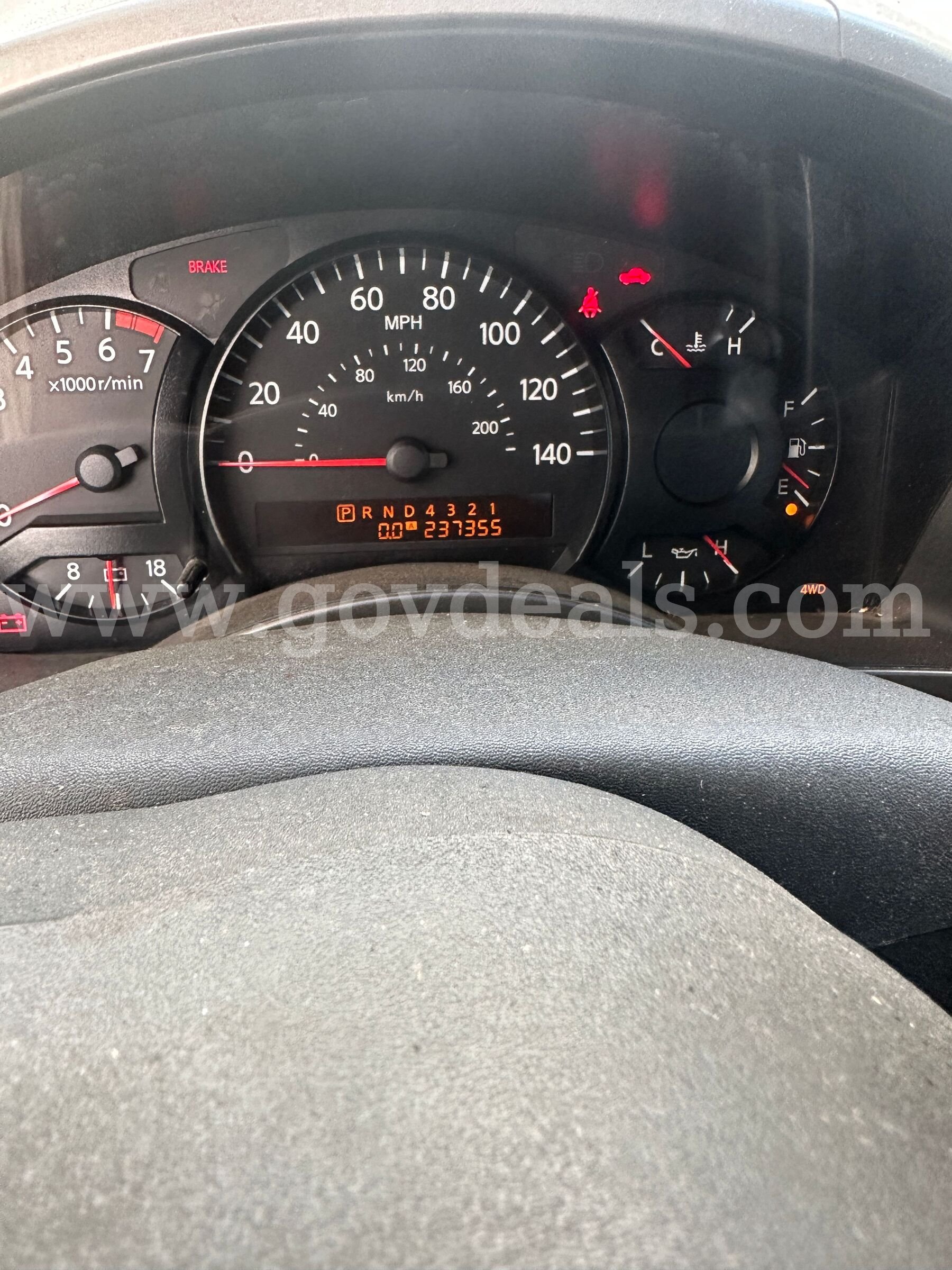 2004 Nissan Titan XE Crew Cab 4WD Nissan Titan Government Surplus Auction - Photo #4