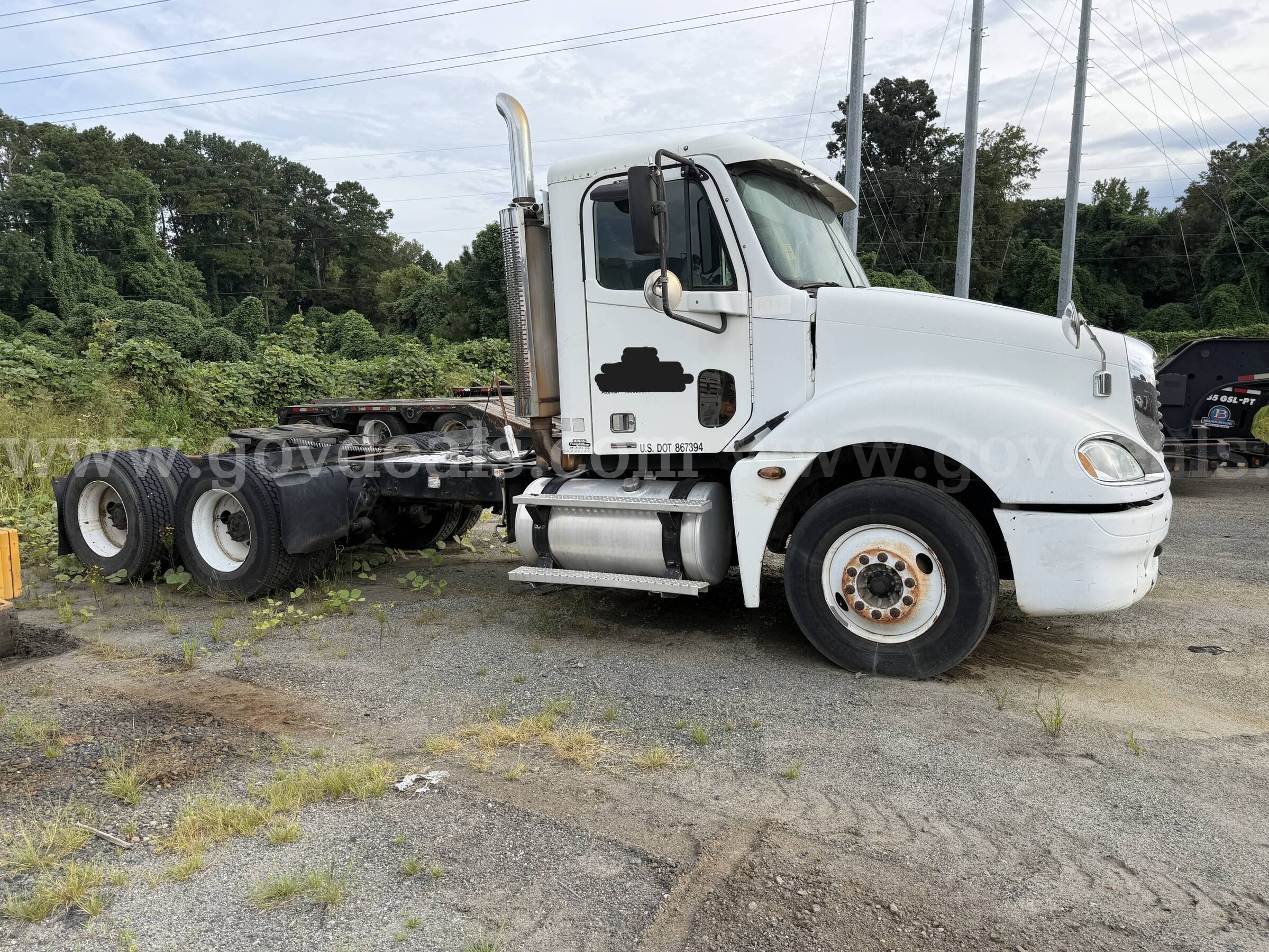 2005 Freightliner Columbia 120 Conventional Day Cab Tractor Freightliner 120 Government Surplus Auction - Photo #4