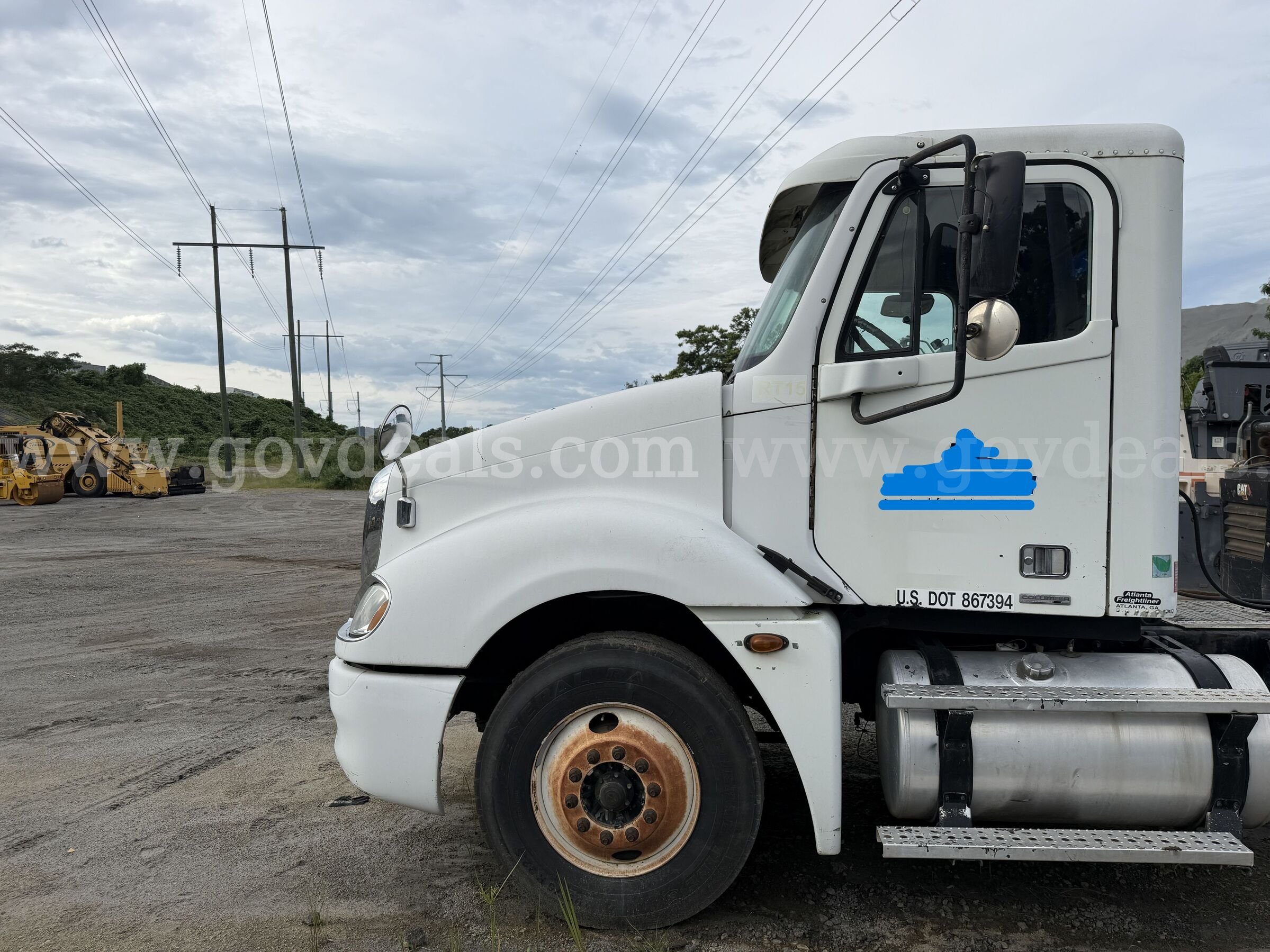 2005 Freightliner Columbia 120 Conventional Day Cab Tractor Freightliner 120 Government Surplus Auction - Photo #5