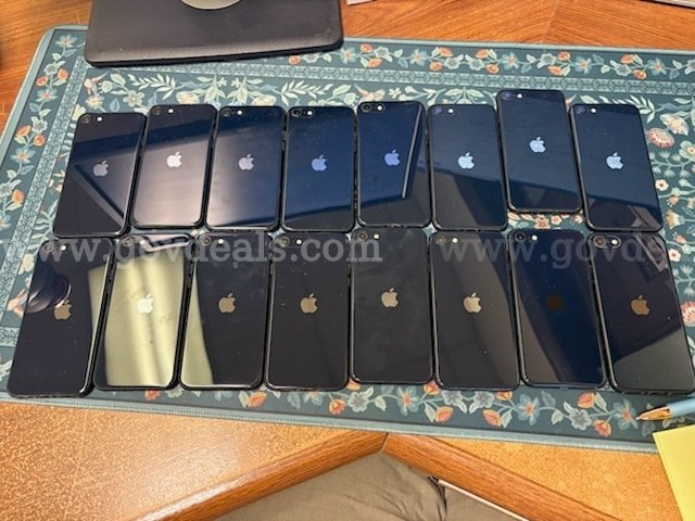 LOT of 18 iPhones in Working Condition Apple SE-64 gb / 12-64 gb Government Surplus Auction - Photo #2