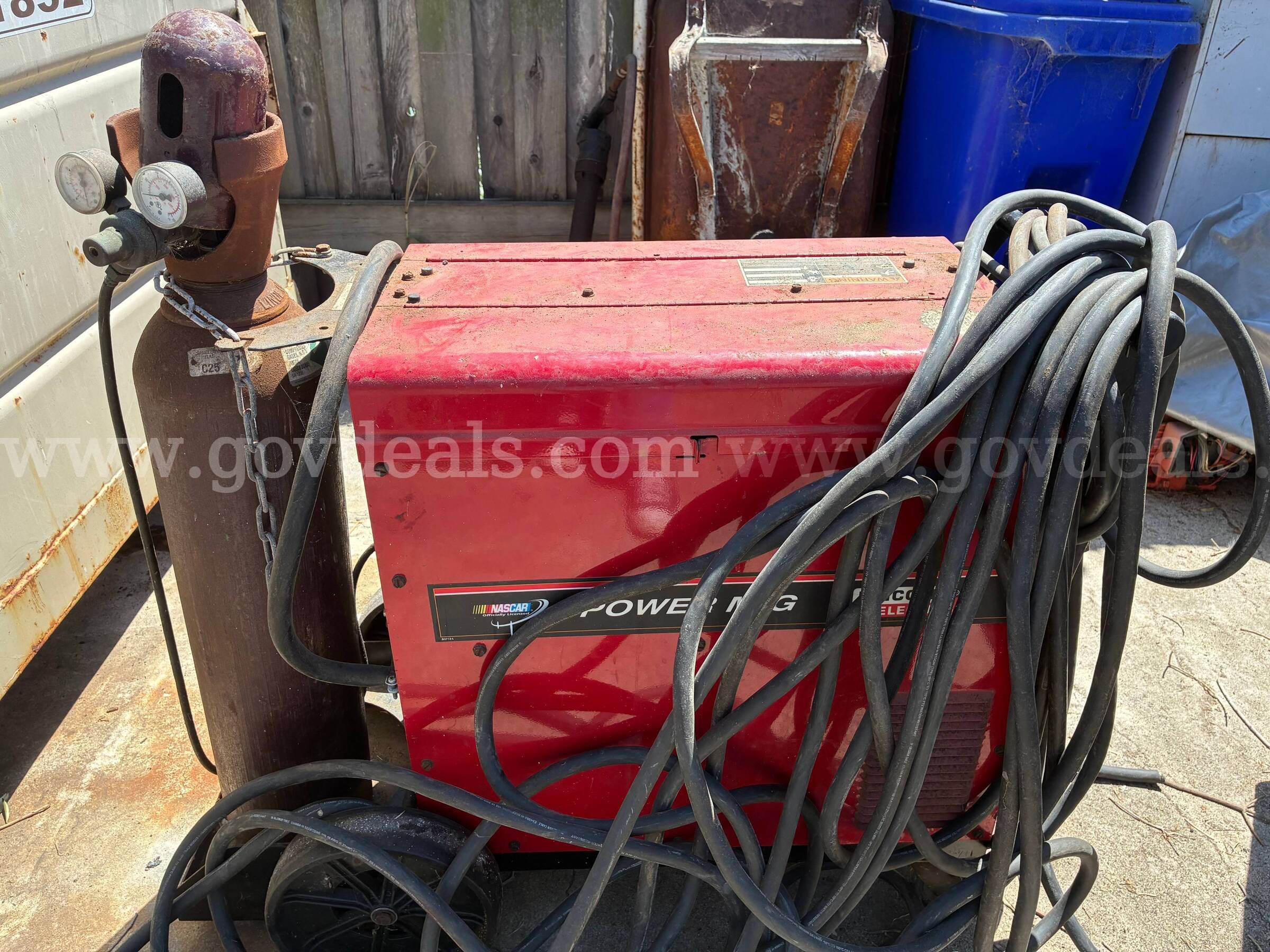 Welder Lincoln Electric  Government Surplus Auction - Photo #2