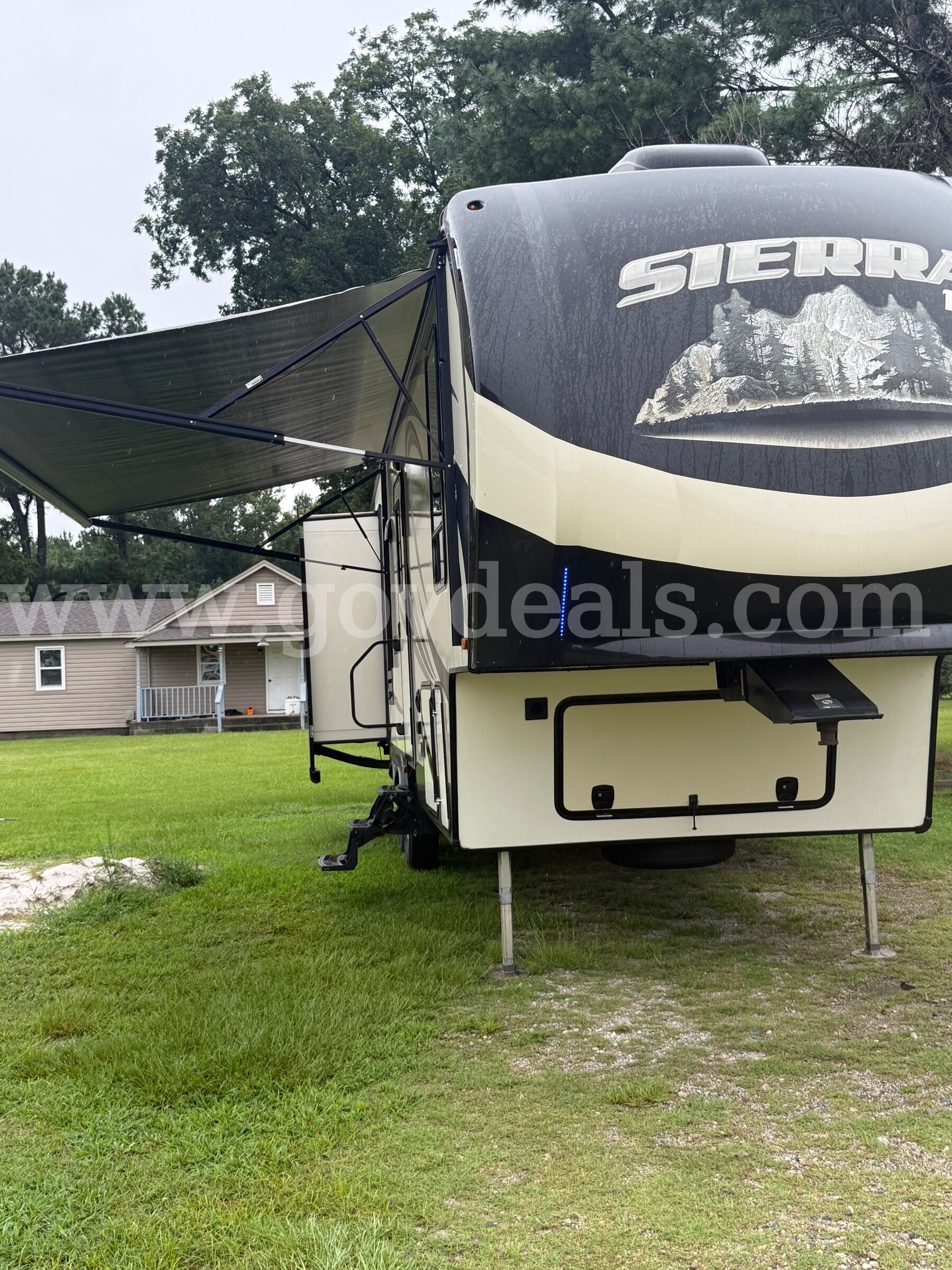 2017 33ft. Forest River Sierra HT fifth wheel Forest River Sierra Government Surplus Auction - Photo #2