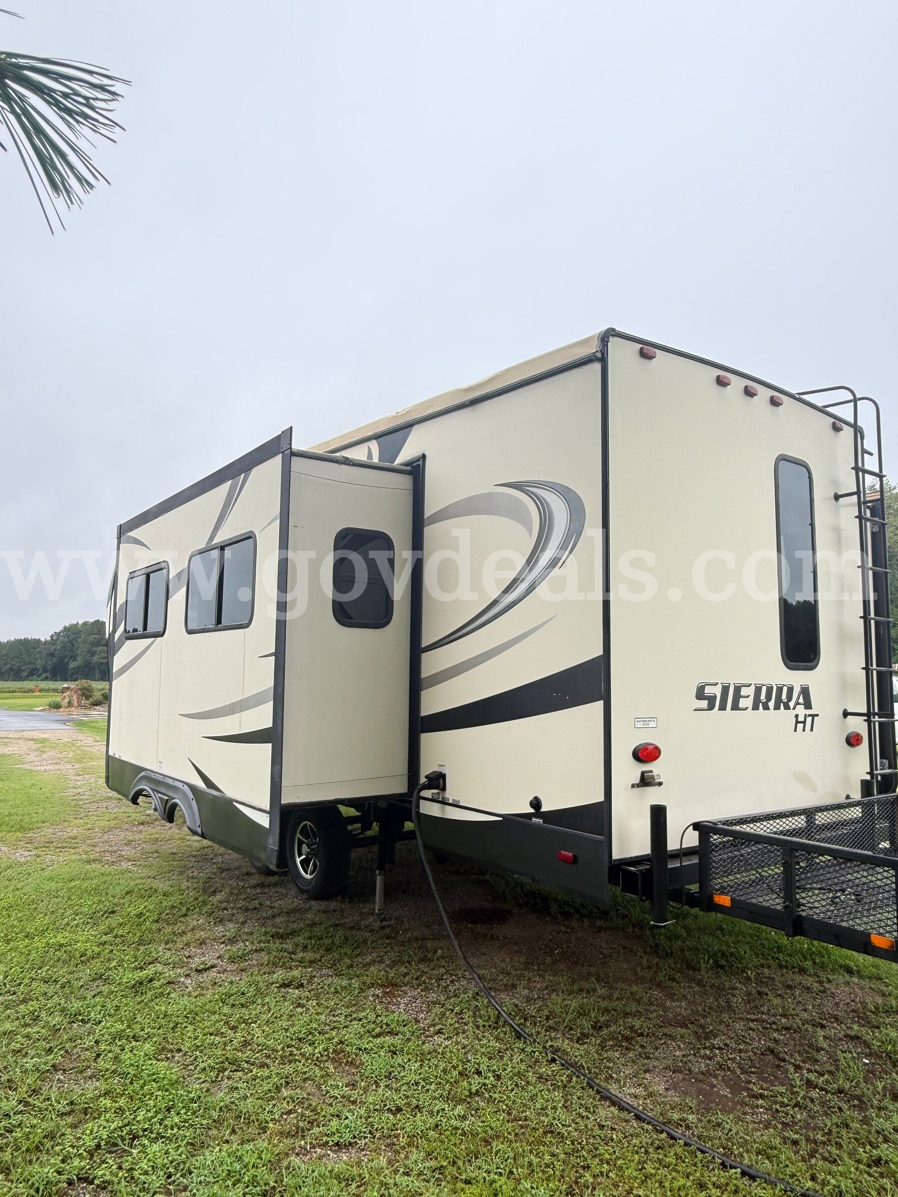 2017 33ft. Forest River Sierra HT fifth wheel Forest River Sierra Government Surplus Auction - Photo #4