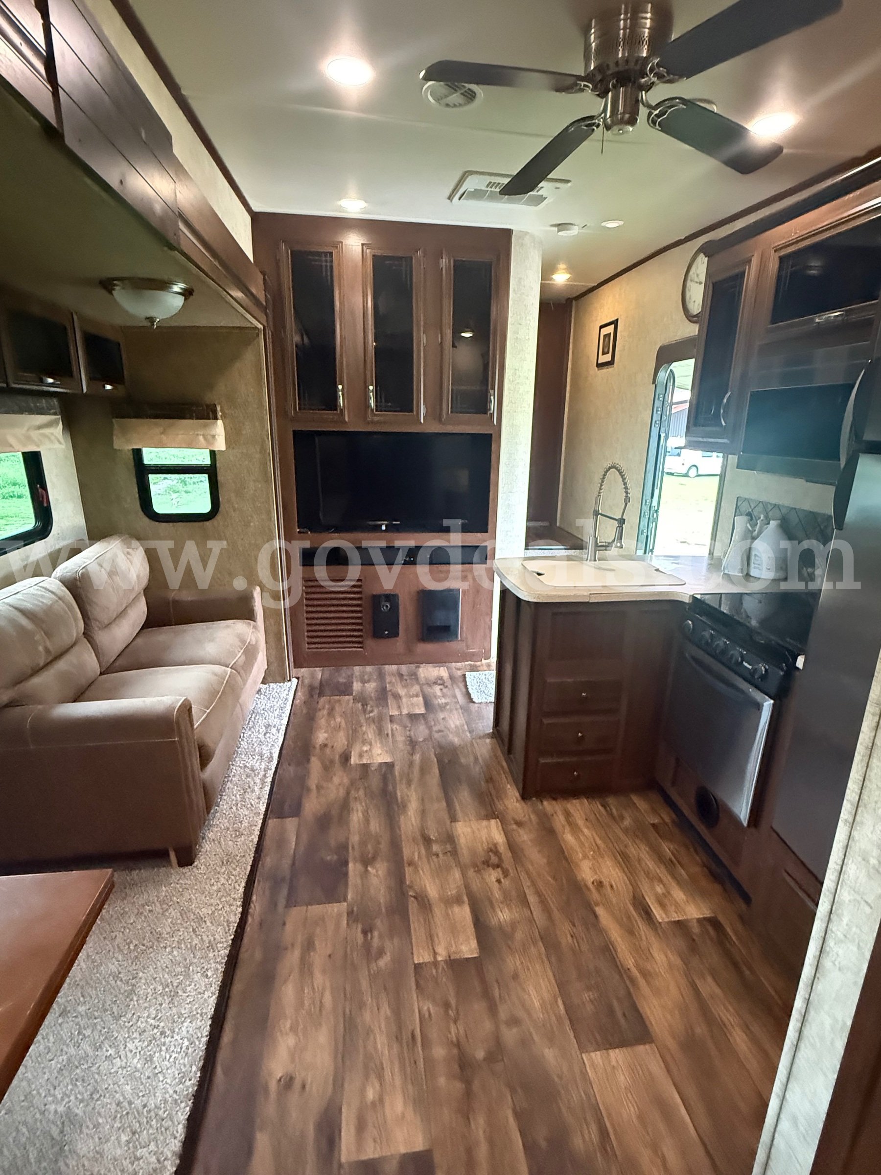 2017 33ft. Forest River Sierra HT fifth wheel Forest River Sierra Government Surplus Auction - Photo #5