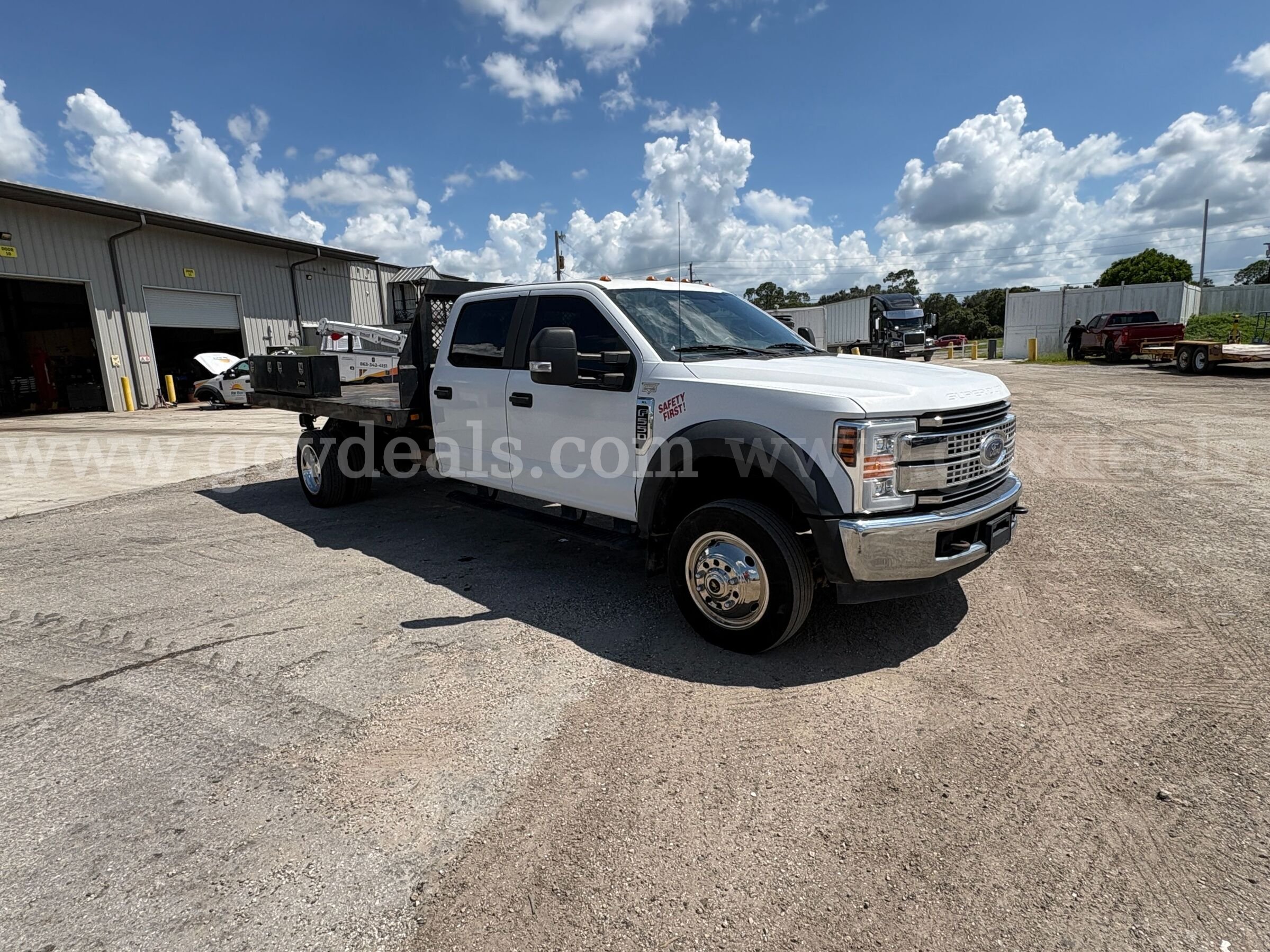 2017 Ford F-550 Dually Crew Cab Flatbed Service Truck Ford F-550 Government Surplus Auction - Photo #2