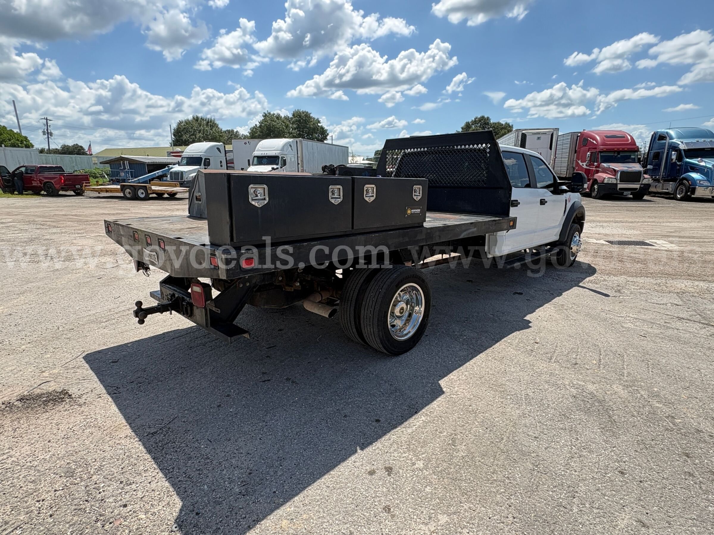 2017 Ford F-550 Dually Crew Cab Flatbed Service Truck Ford F-550 Government Surplus Auction - Photo #3
