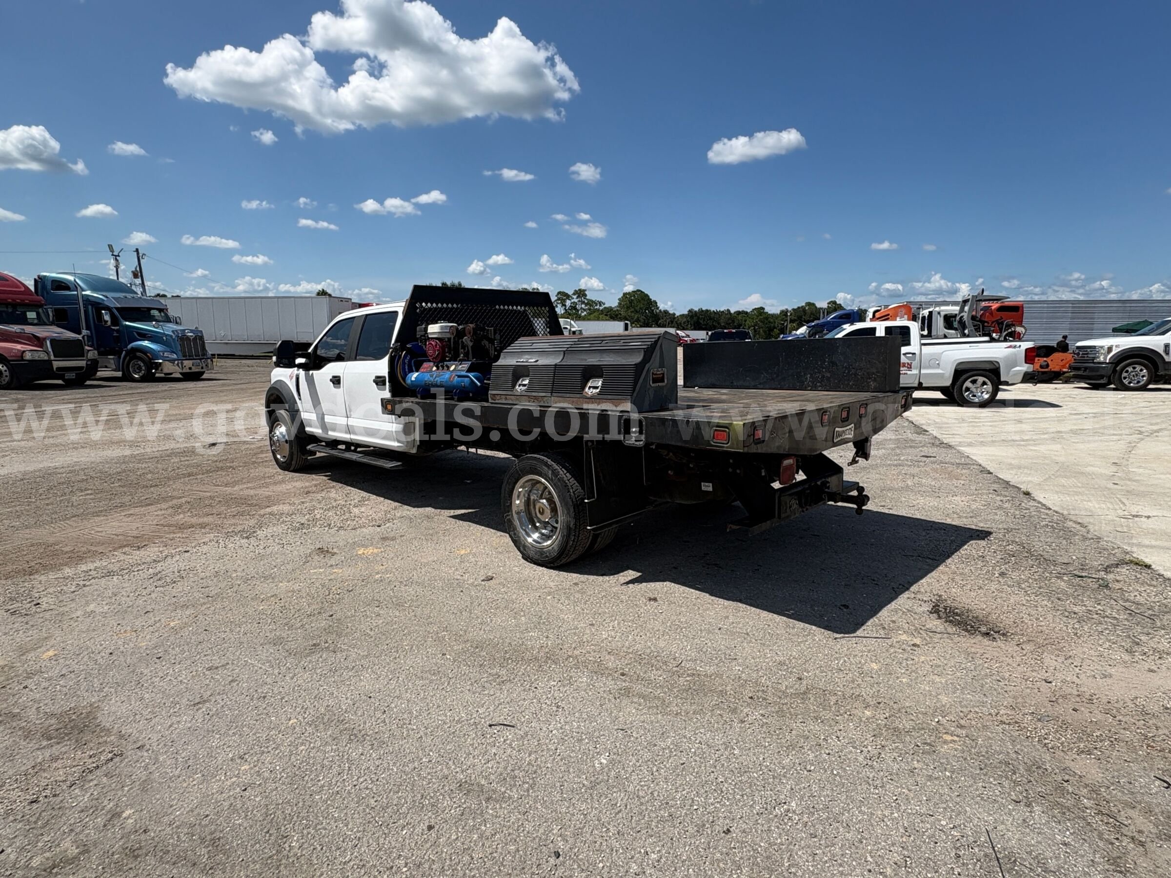 2017 Ford F-550 Dually Crew Cab Flatbed Service Truck Ford F-550 Government Surplus Auction - Photo #4