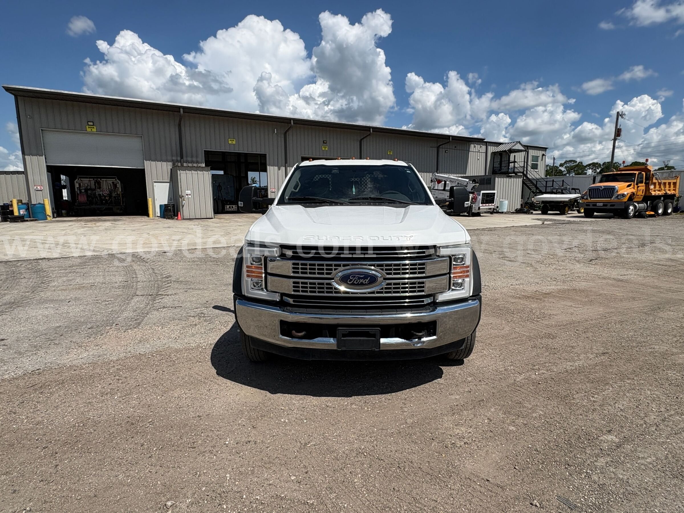2017 Ford F-550 Dually Crew Cab Flatbed Service Truck Ford F-550 Government Surplus Auction - Photo #5