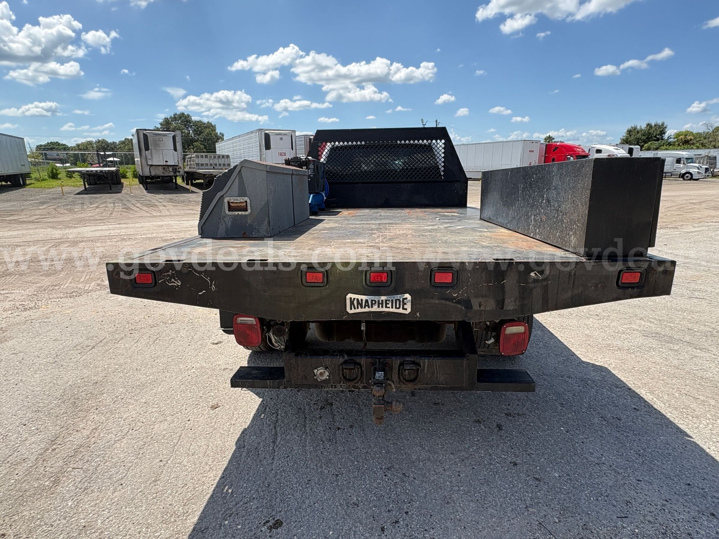 2017 Ford F-550 Dually Crew Cab Flatbed Service Truck Ford F-550 Government Surplus Auction - Photo #6