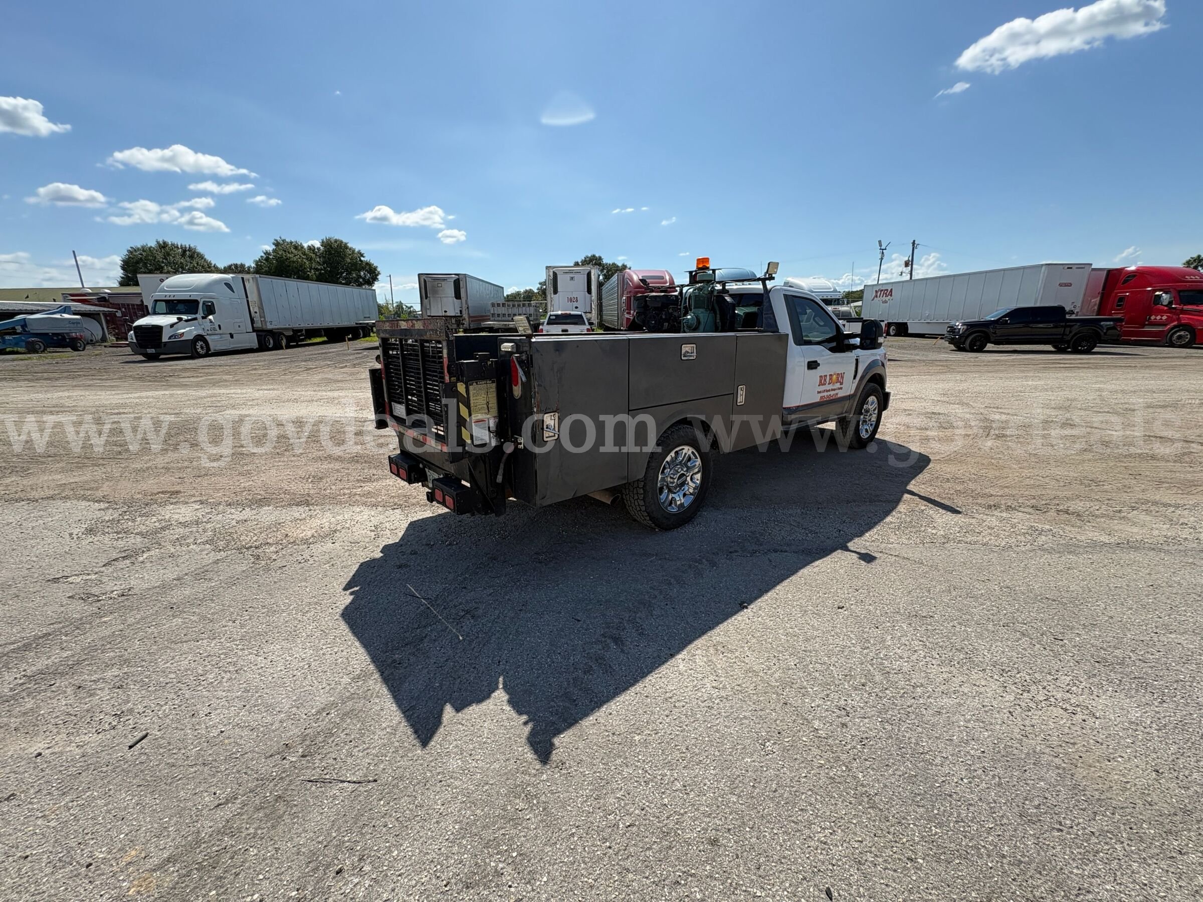 2018 Ford F-350 SD XL 2WD Service Truck Ford F-350 Government Surplus Auction - Photo #3